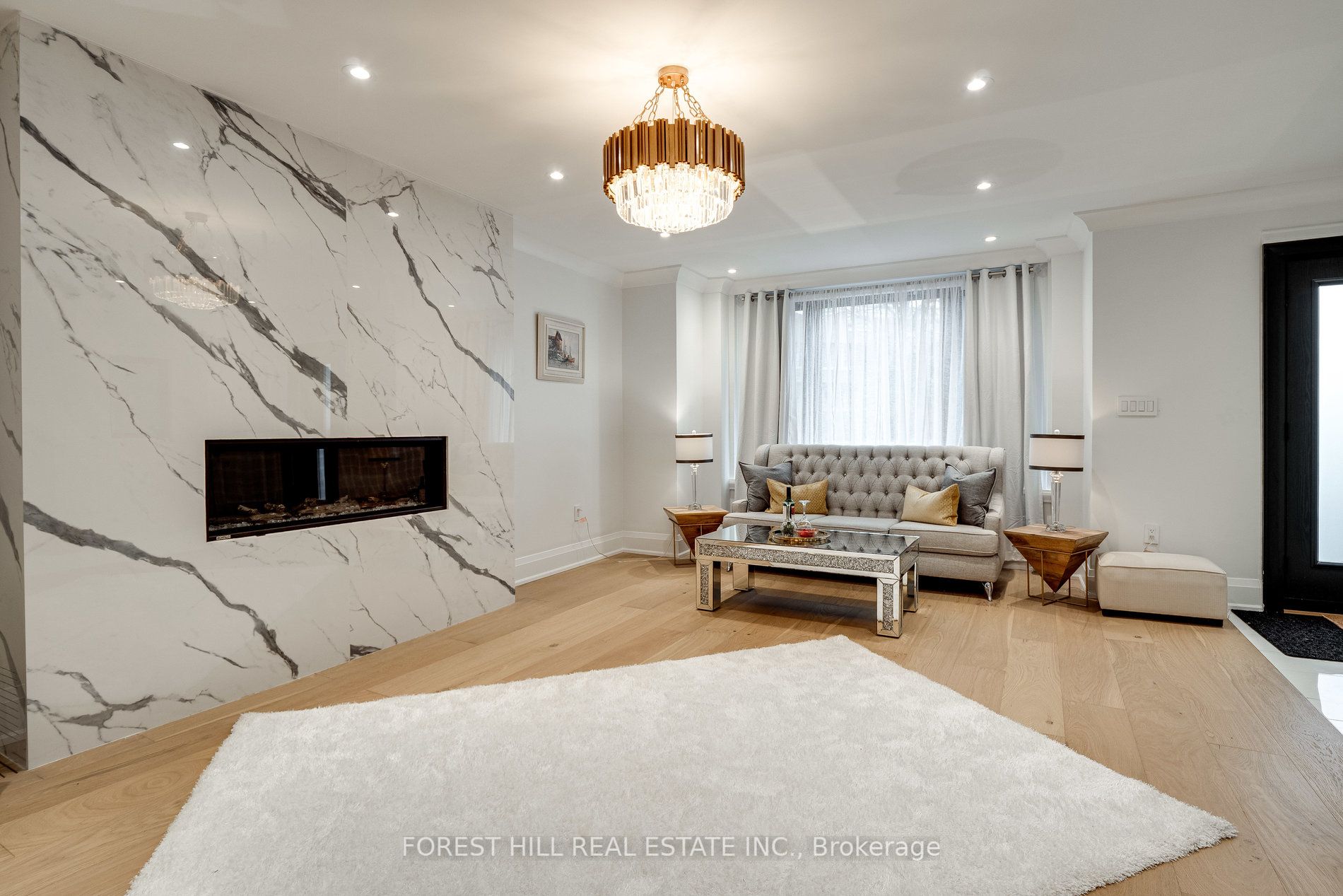 293 Chaplin Cres