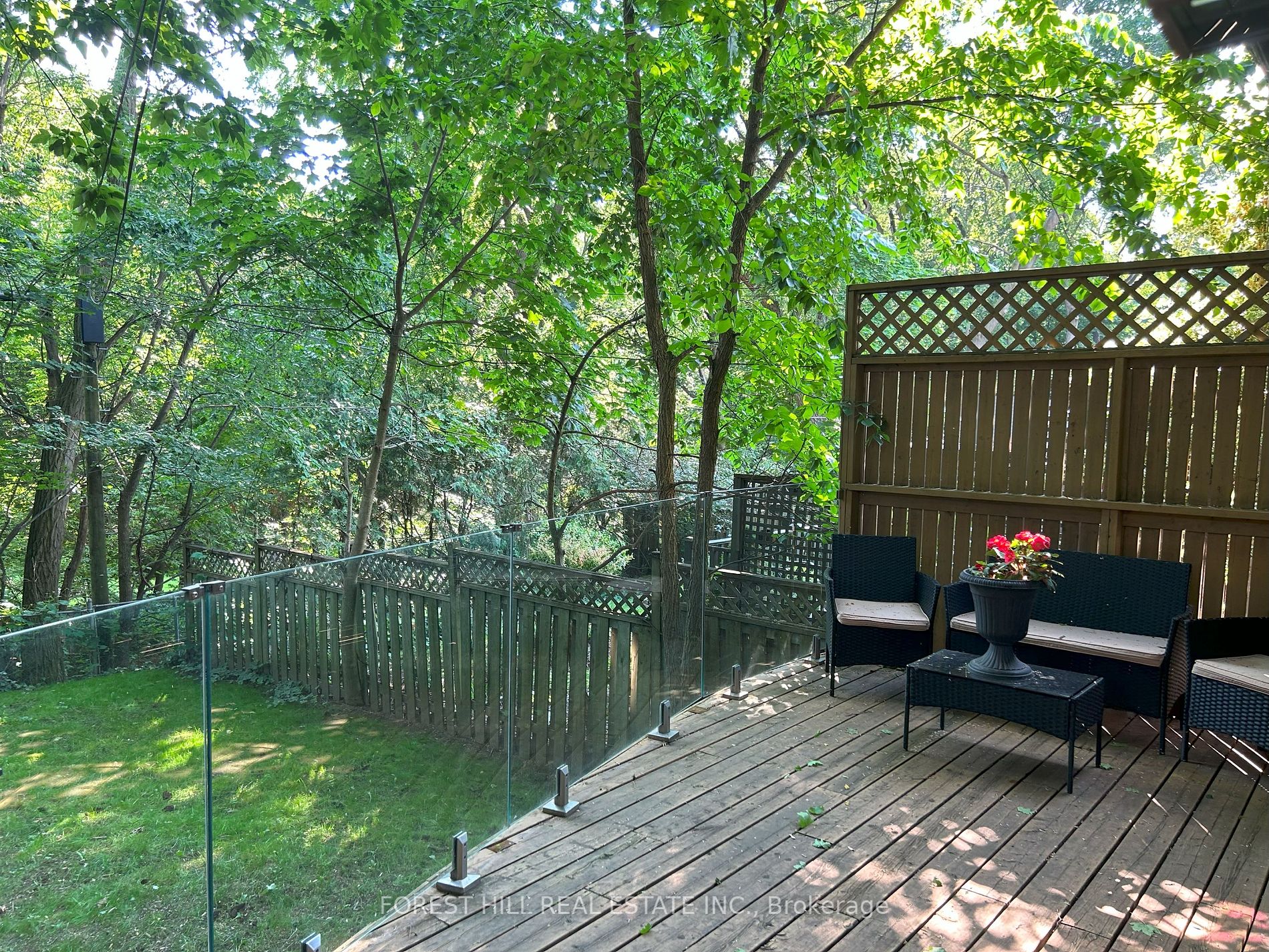 293 Chaplin Cres