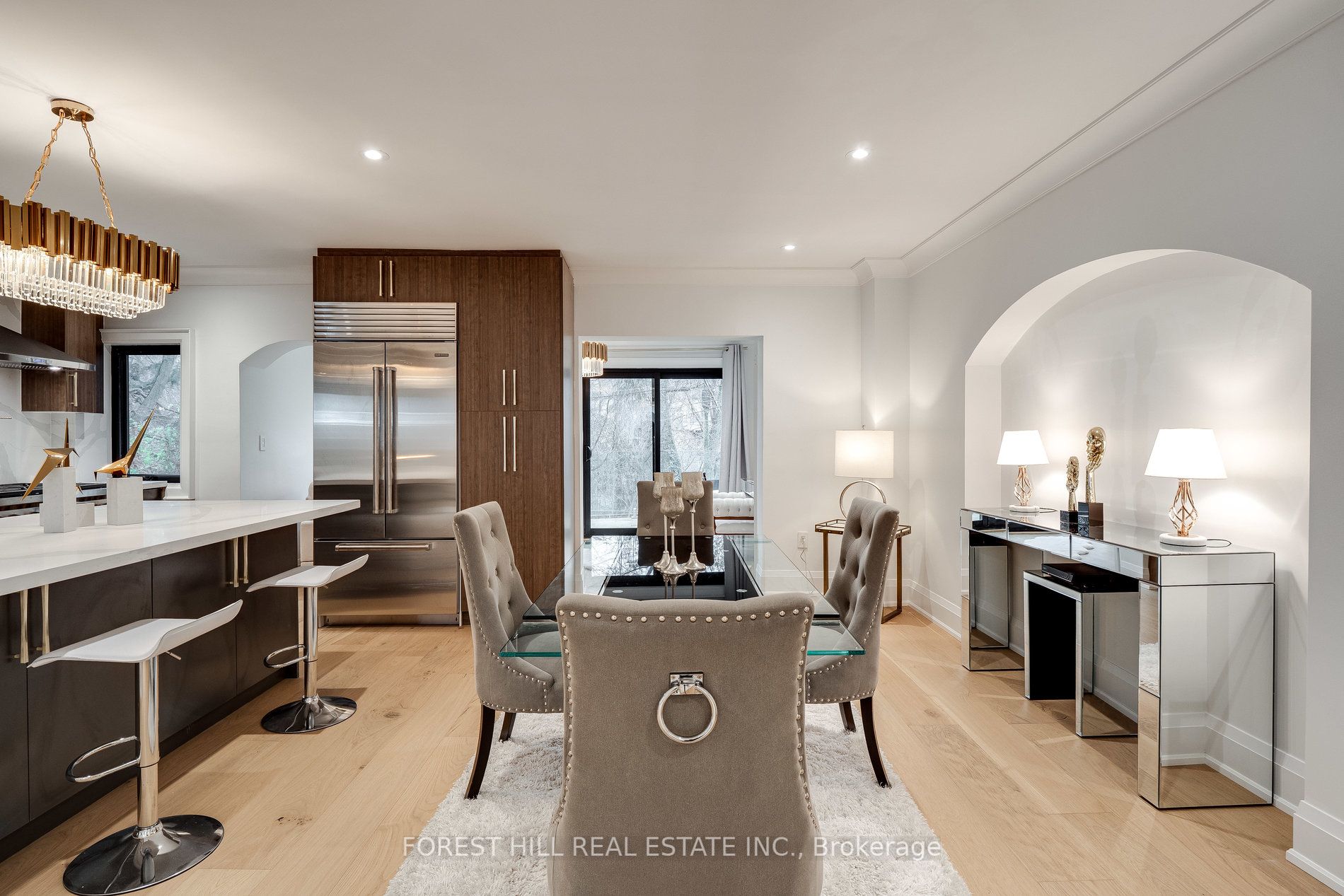 293 Chaplin Cres