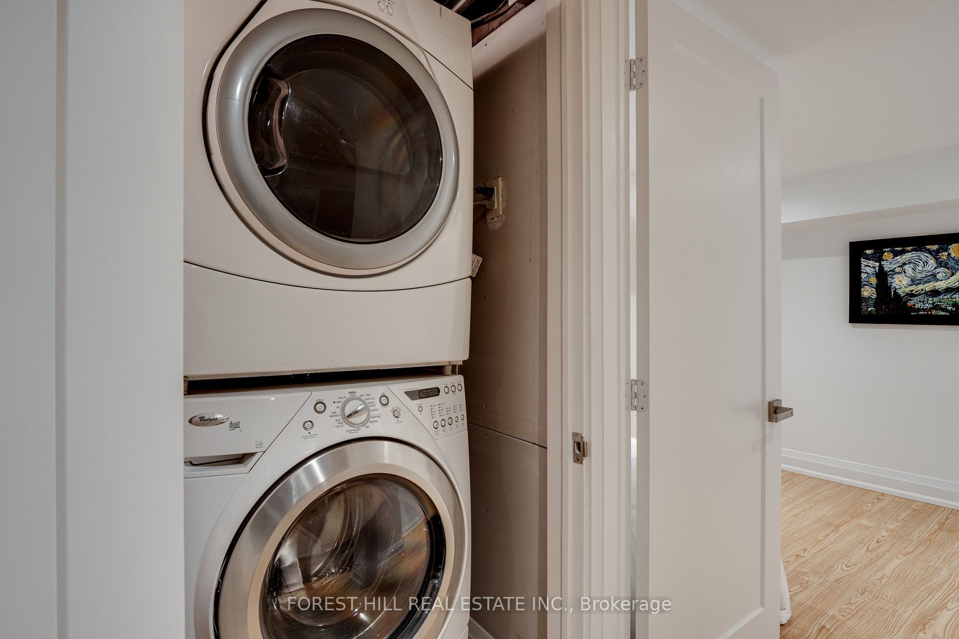 293 Chaplin Cres