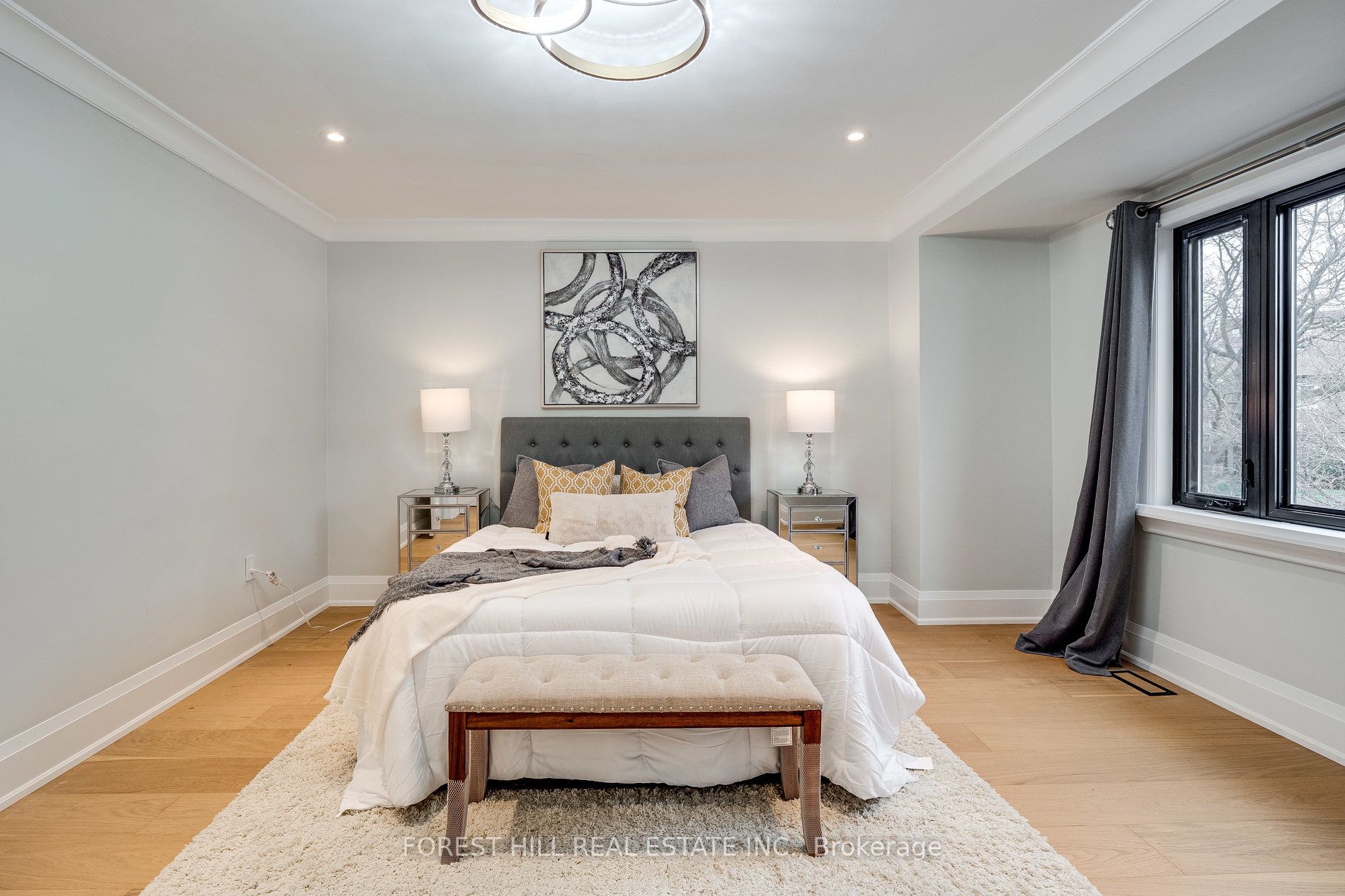 293 Chaplin Cres