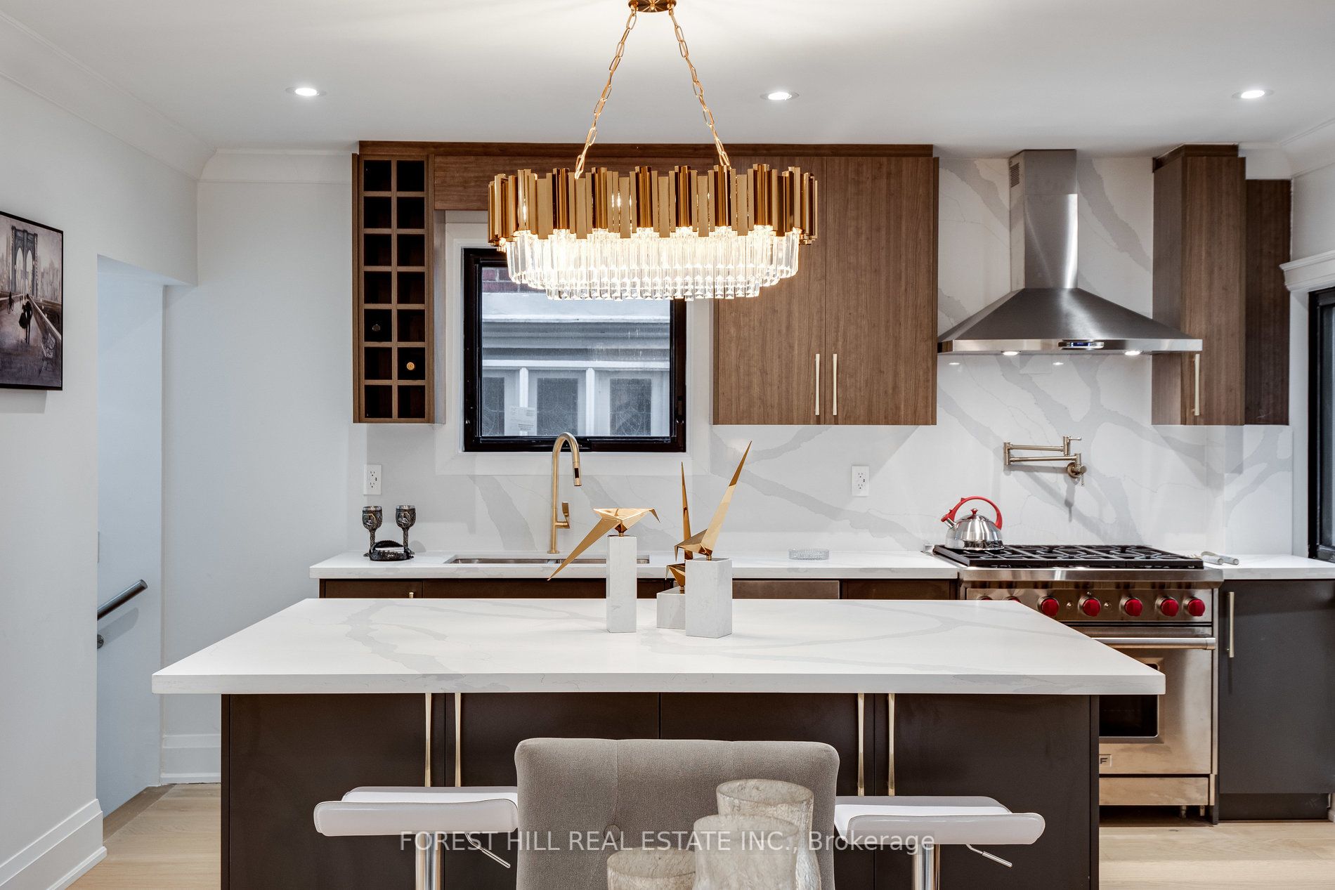 293 Chaplin Cres
