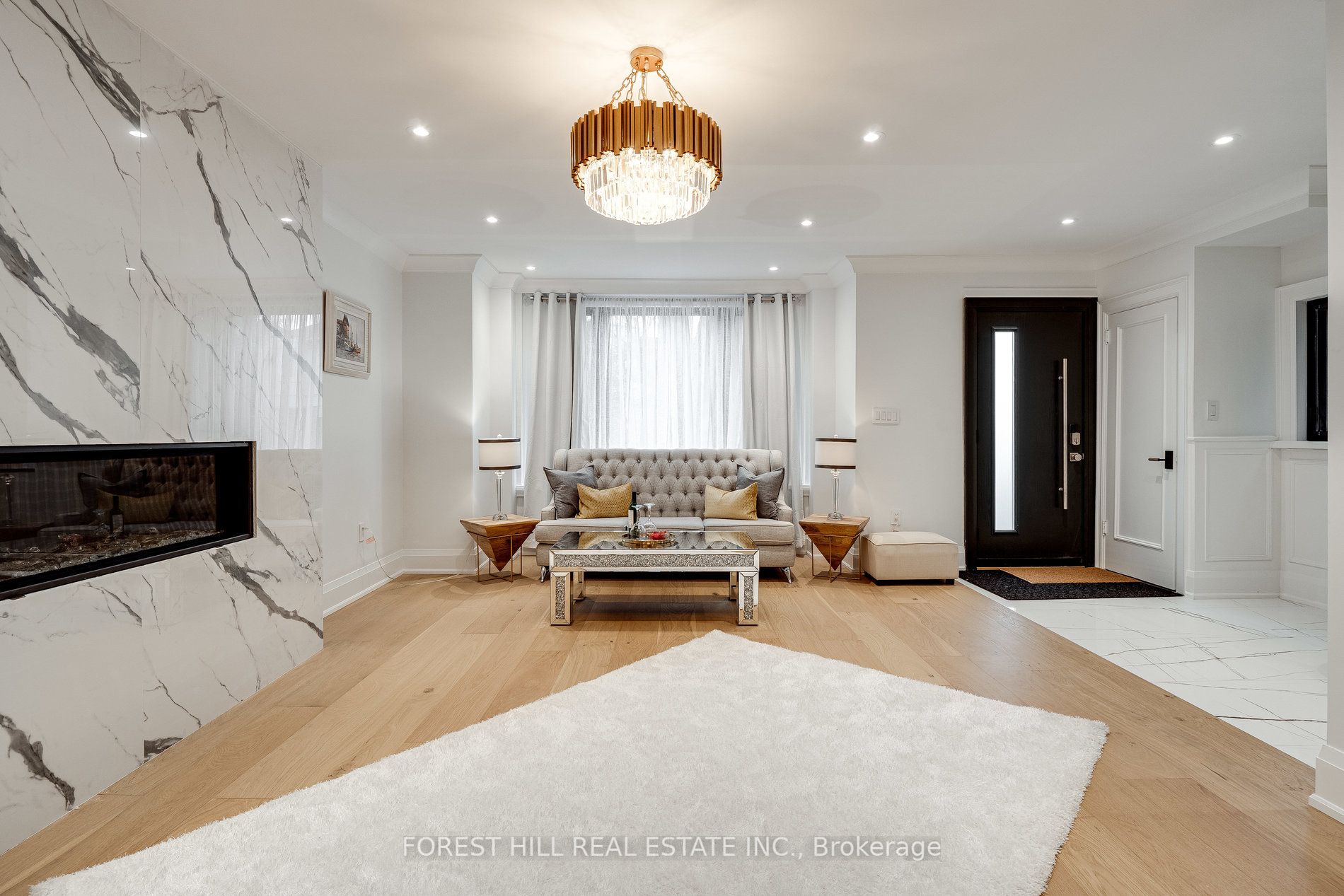 293 Chaplin Cres