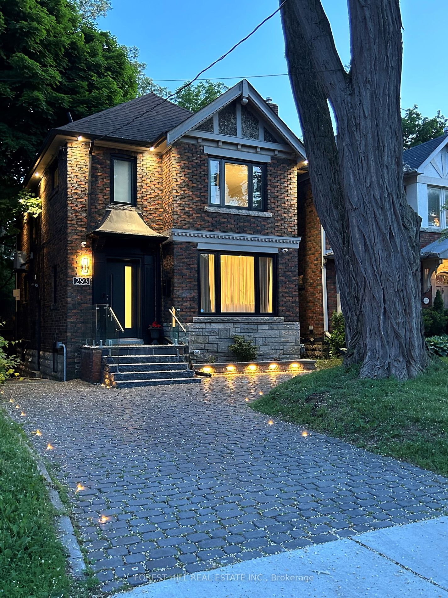 293 Chaplin Cres