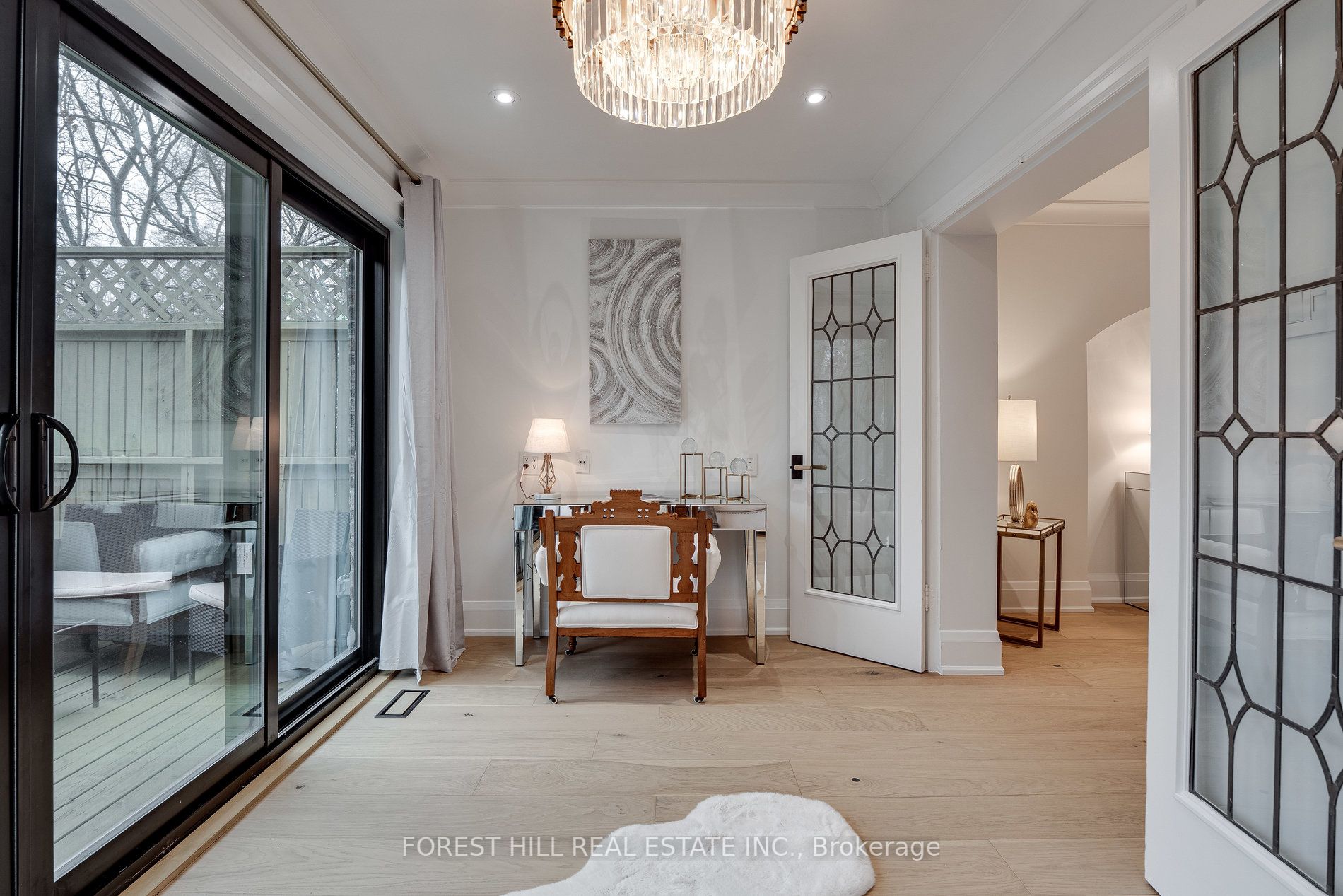 293 Chaplin Cres