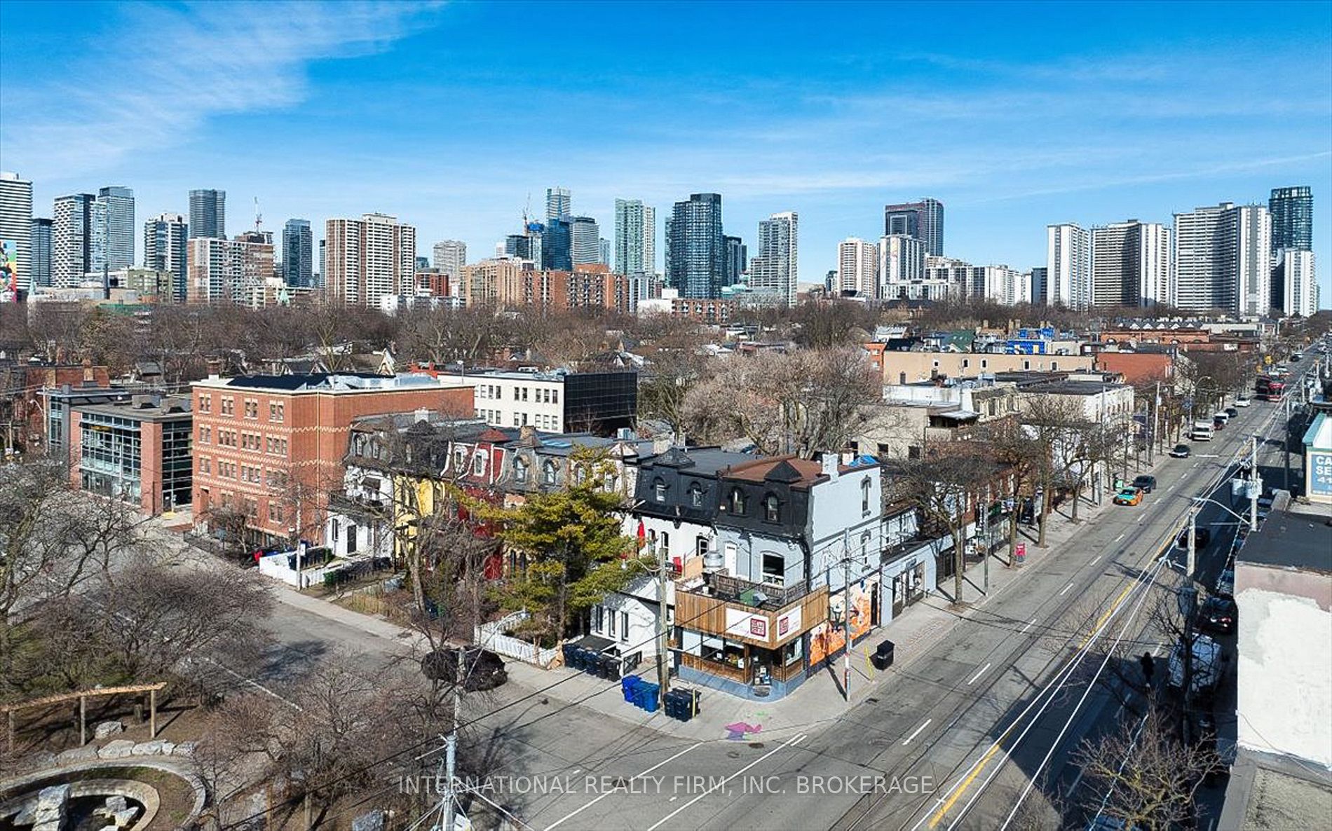 256 Gerrard St E