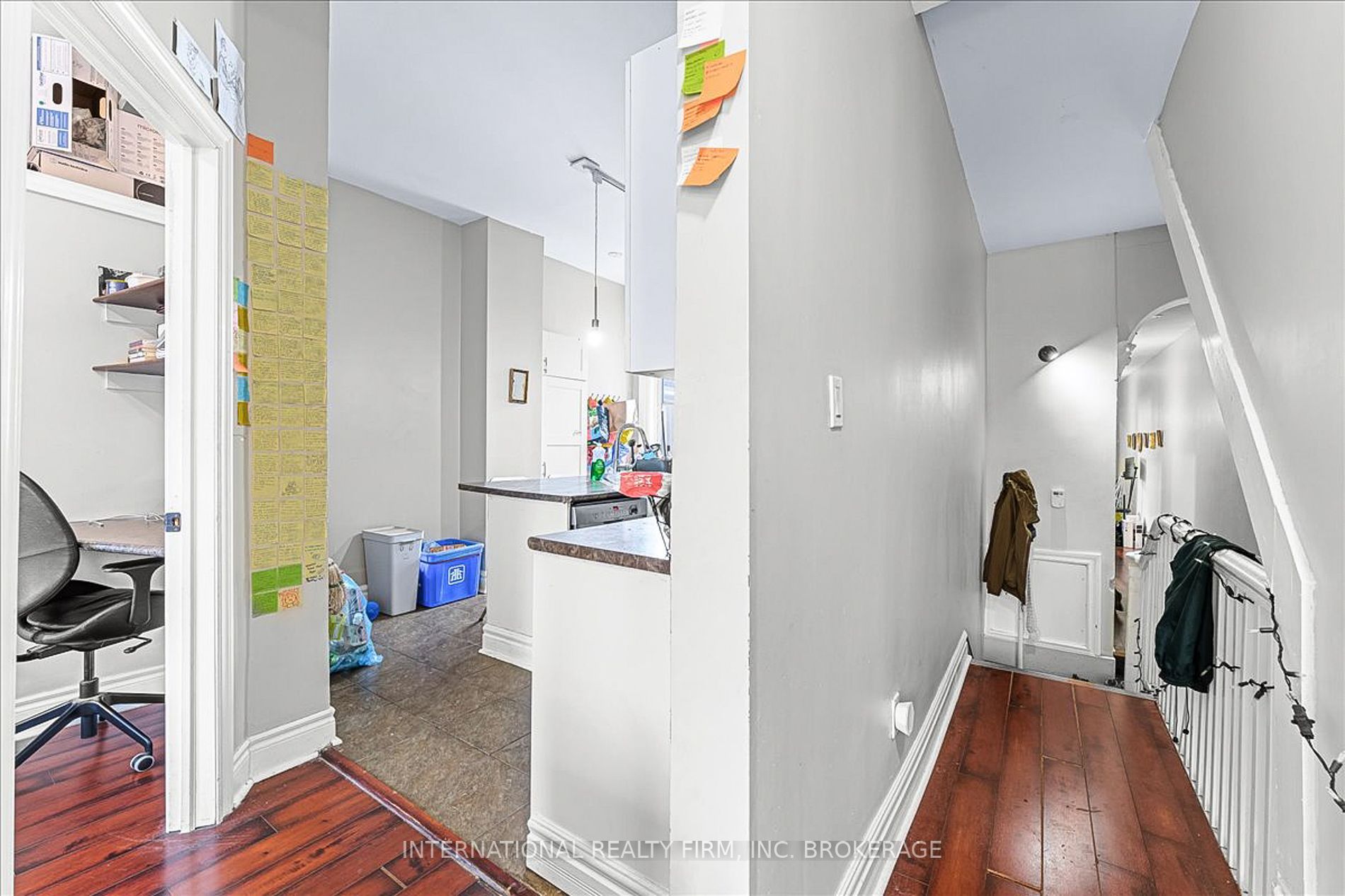 256 Gerrard St E