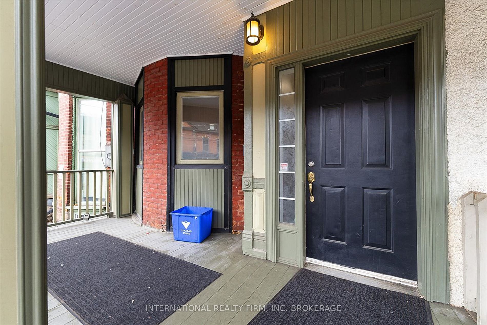256 Gerrard St E