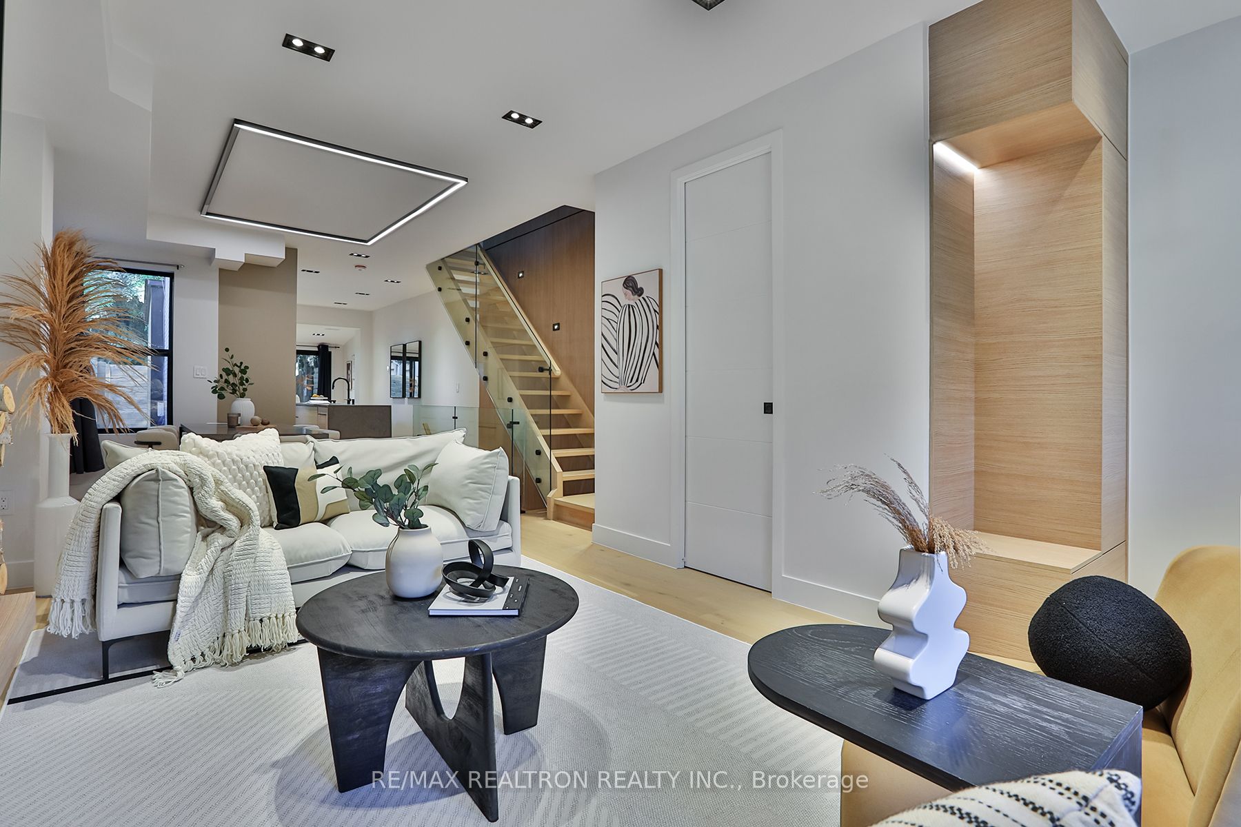 40 Salisbury Ave