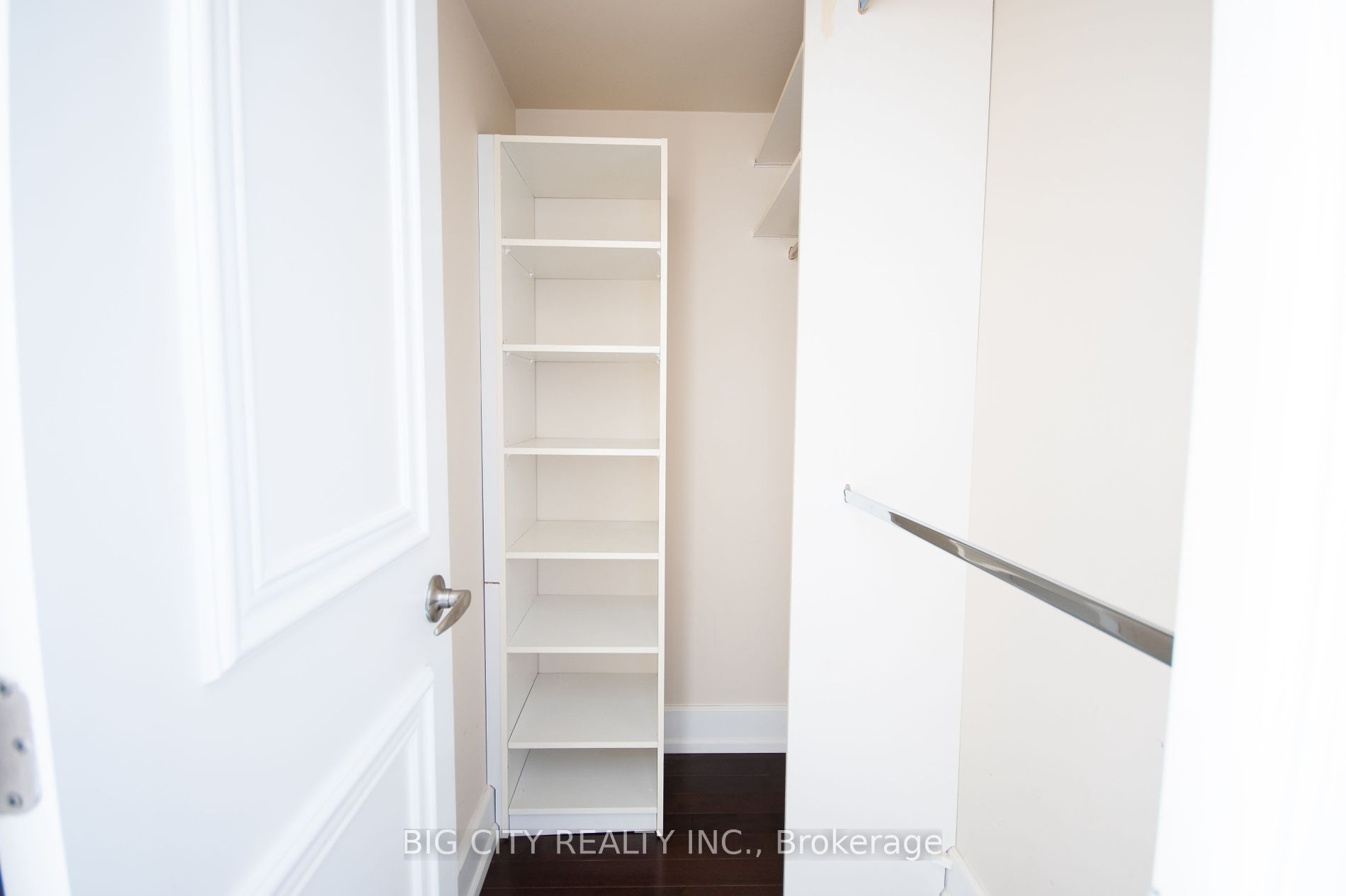 650 Sheppard Avenue E, #527
