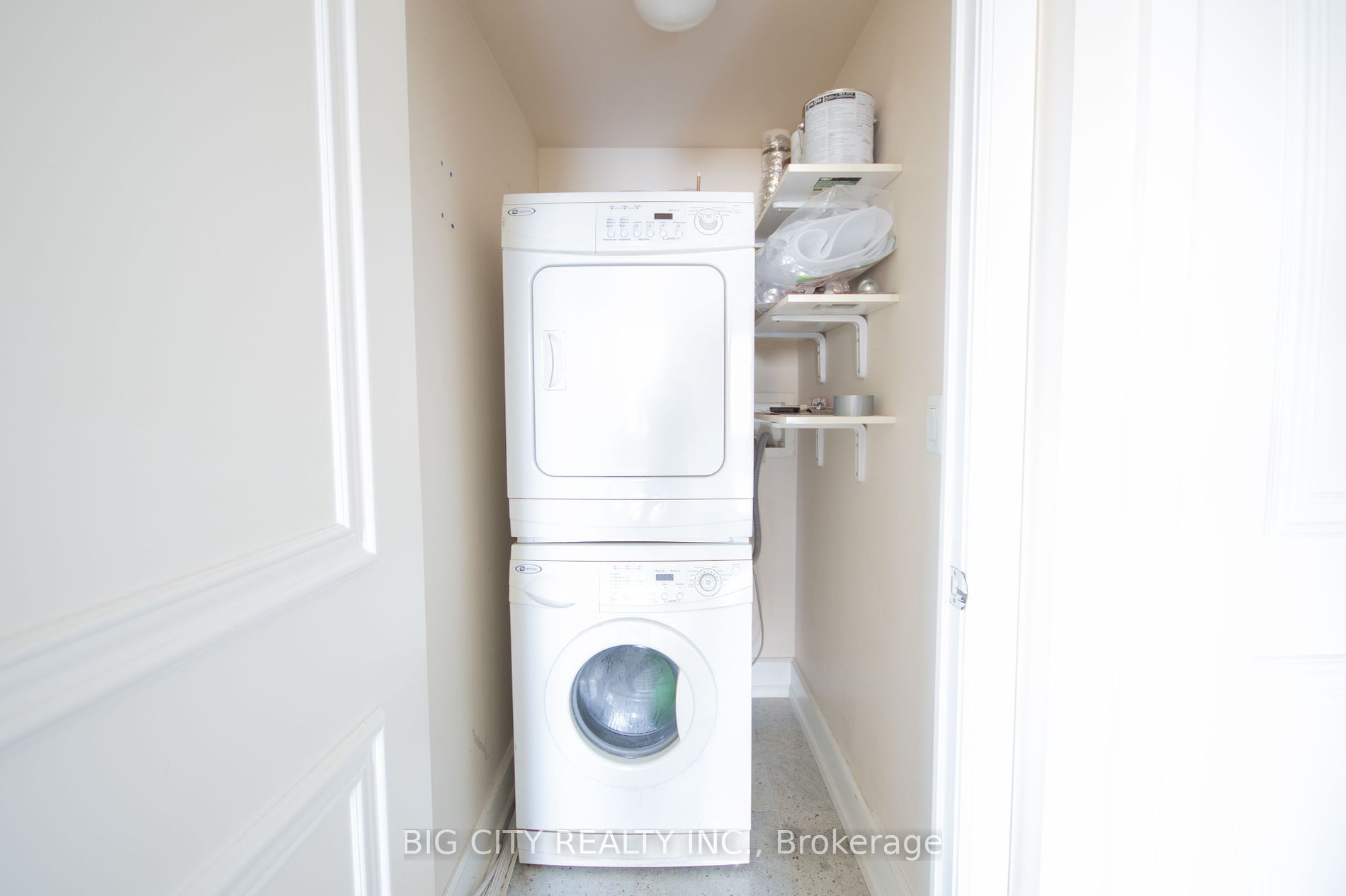 650 Sheppard Avenue E, #527