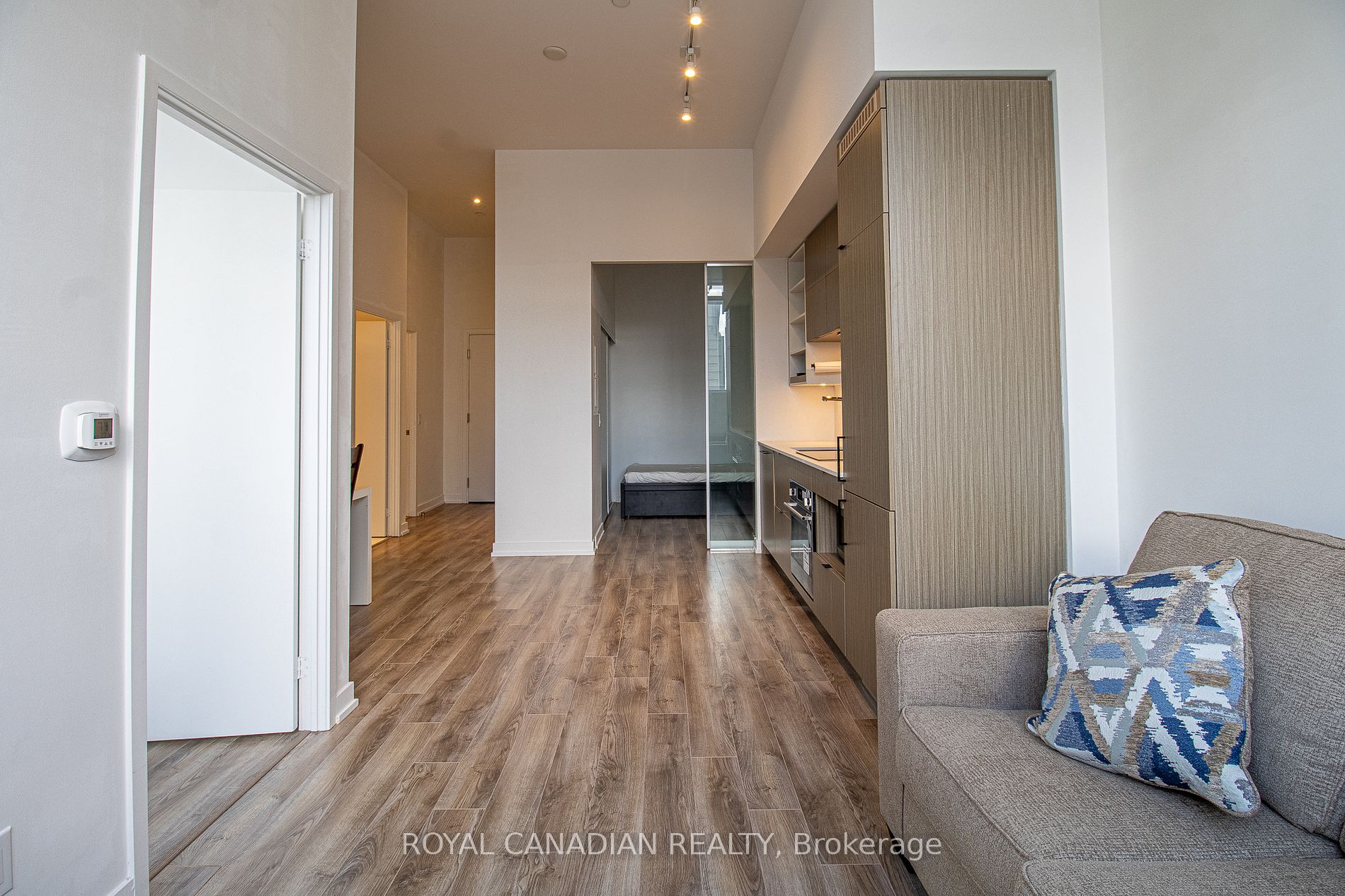 20 Edward St, #404