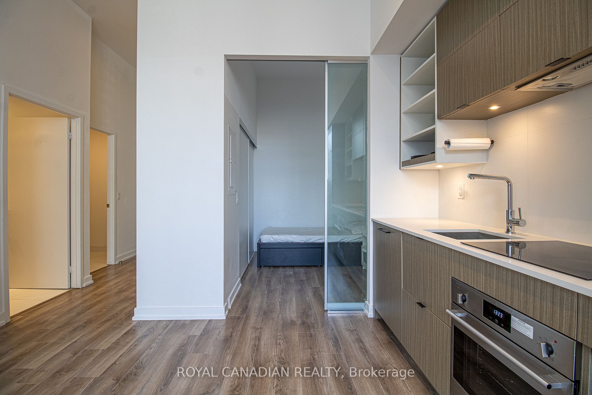 20 Edward St, #404