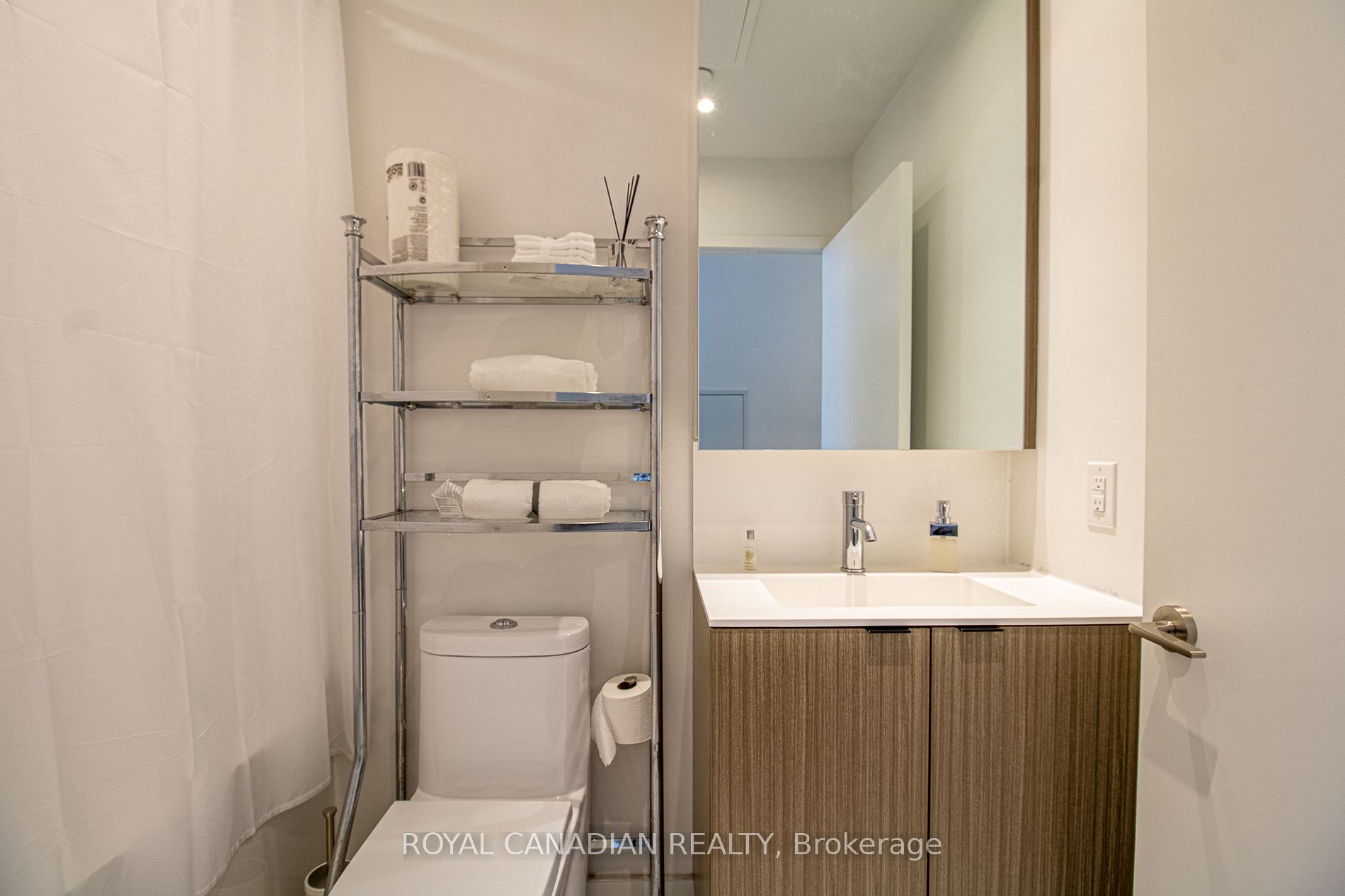 20 Edward St, #404