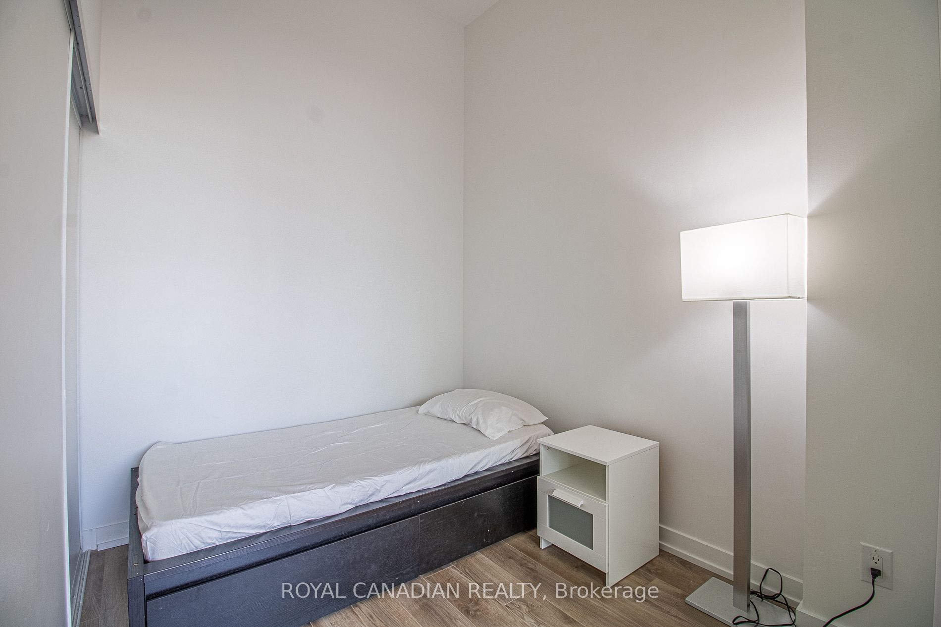 20 Edward St, #404