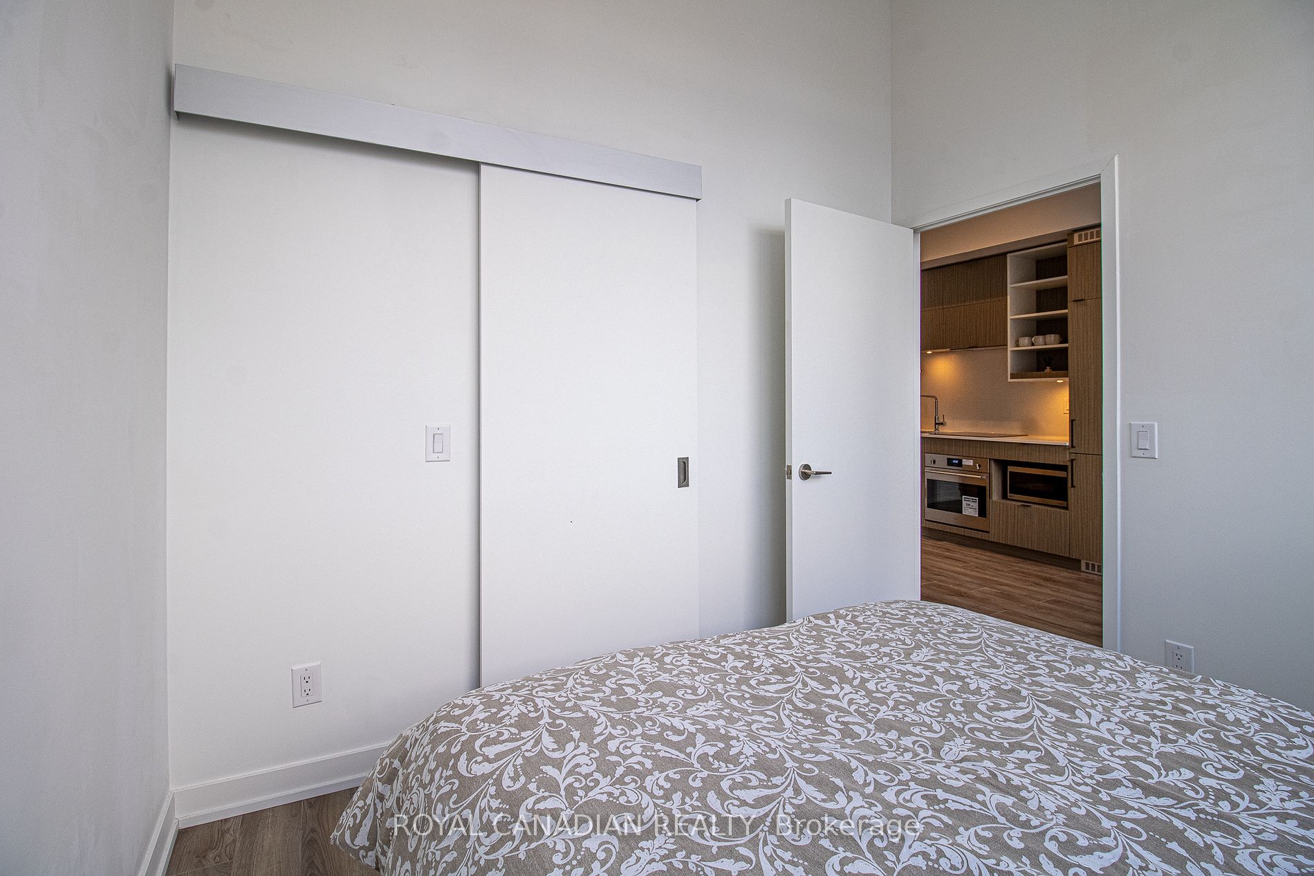 20 Edward St, #404