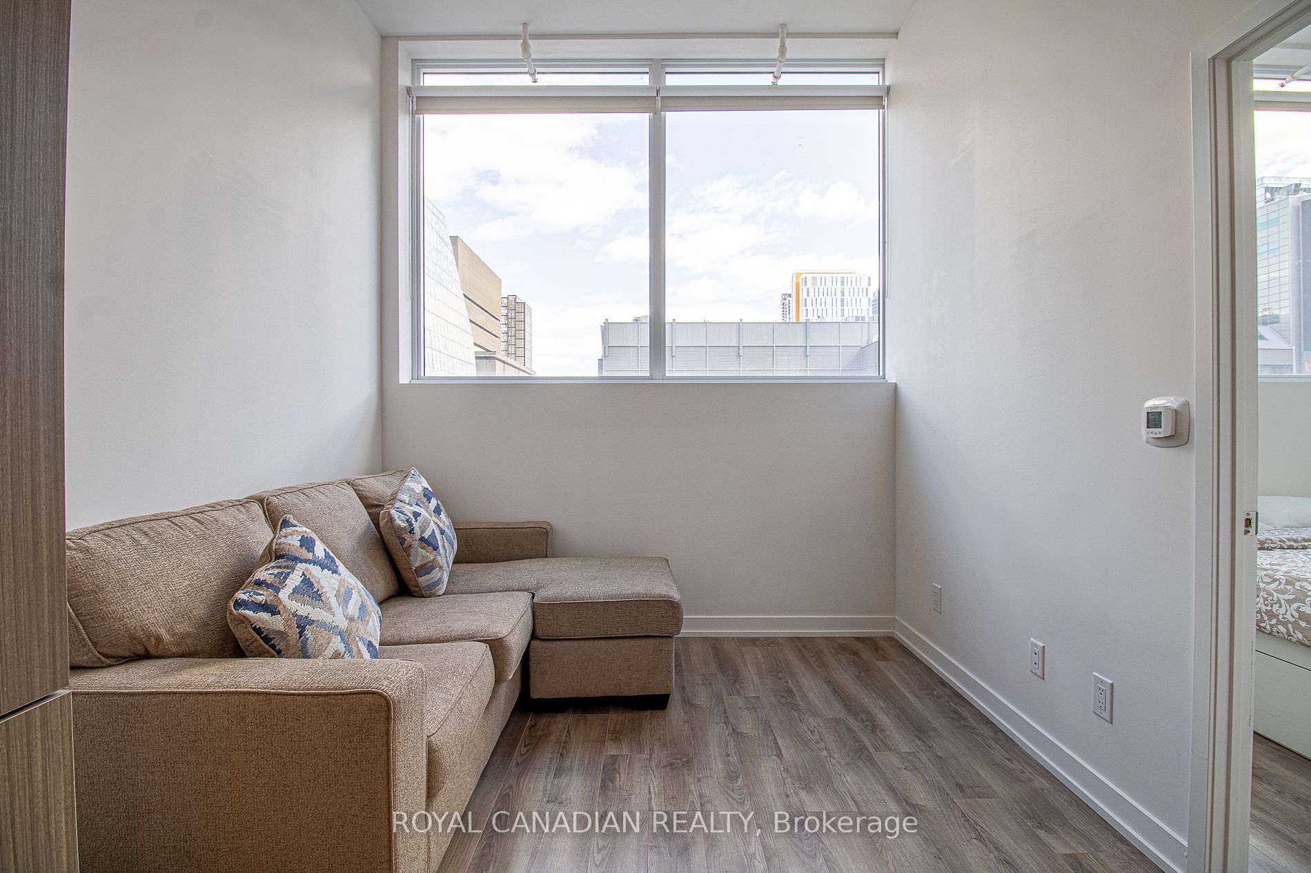20 Edward St, #404