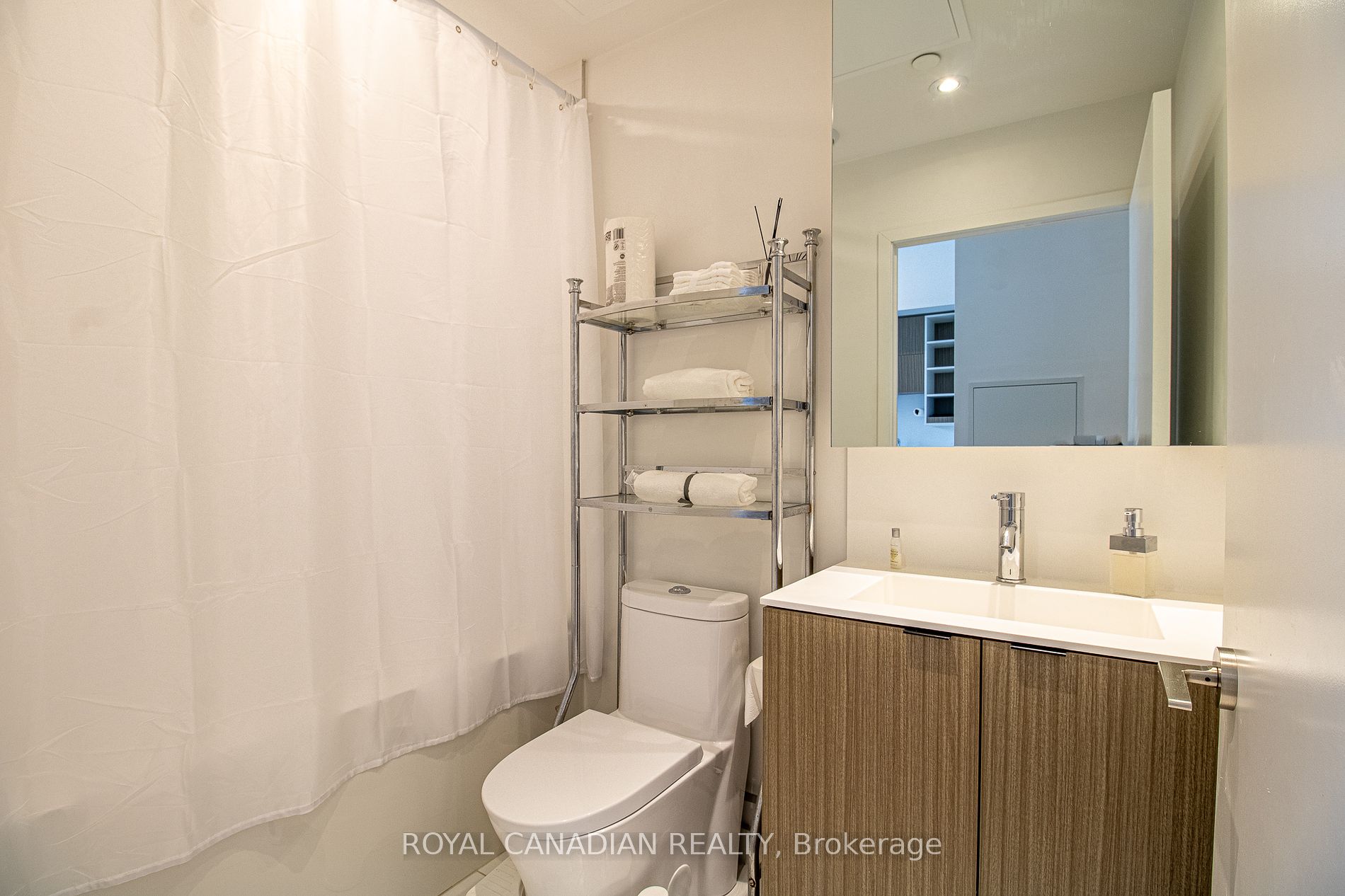 20 Edward St, #404