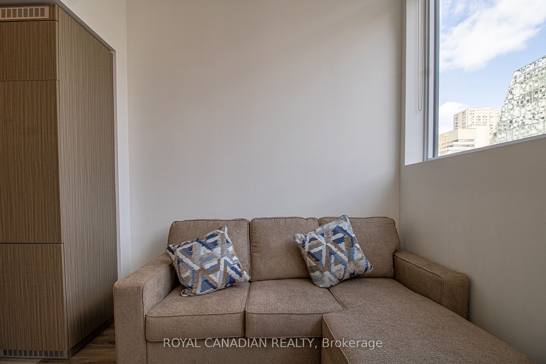 20 Edward St, #404