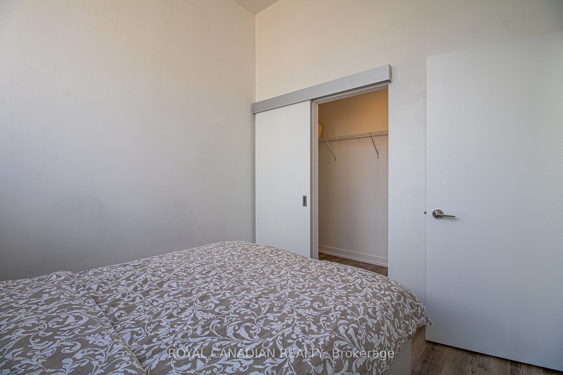 20 Edward St, #404