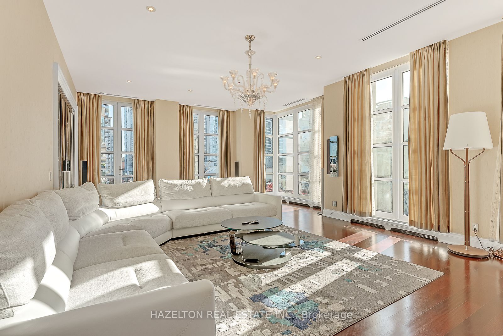 118 Yorkville Ave, #601