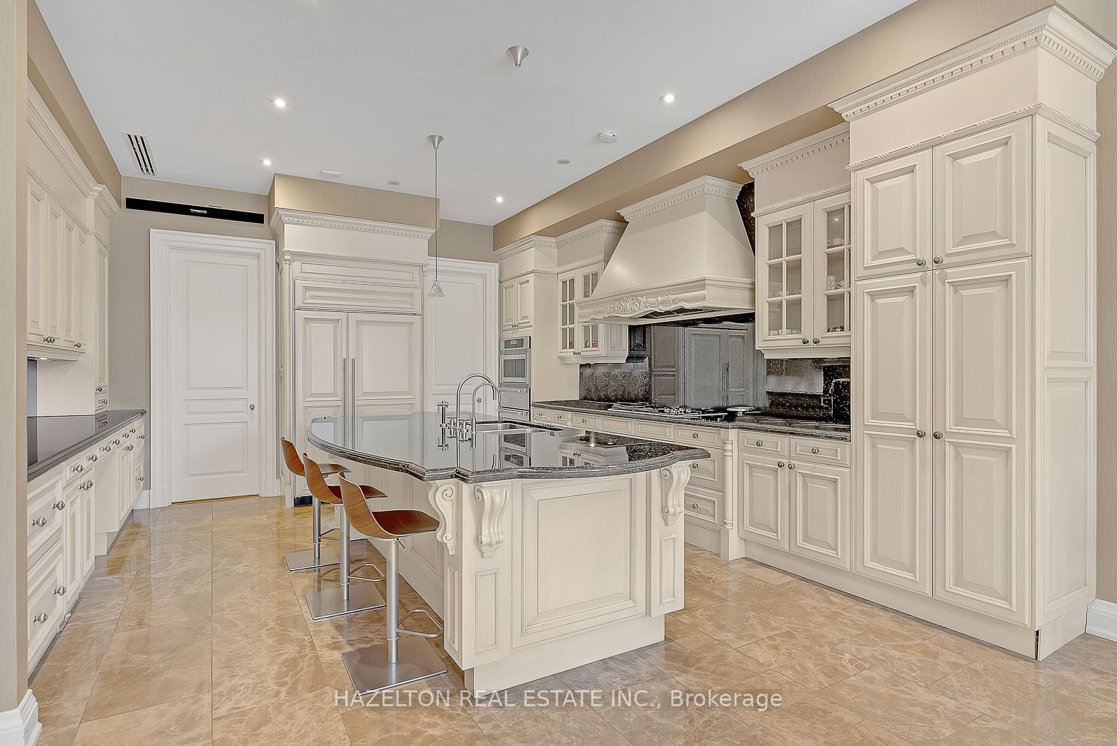 118 Yorkville Ave, #601