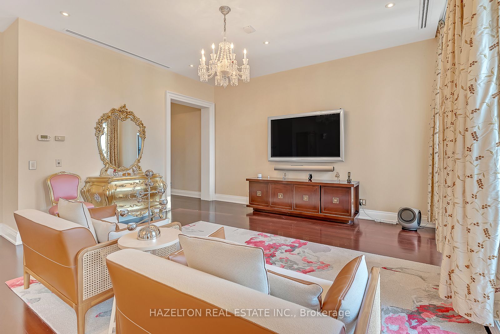 118 Yorkville Ave, #601