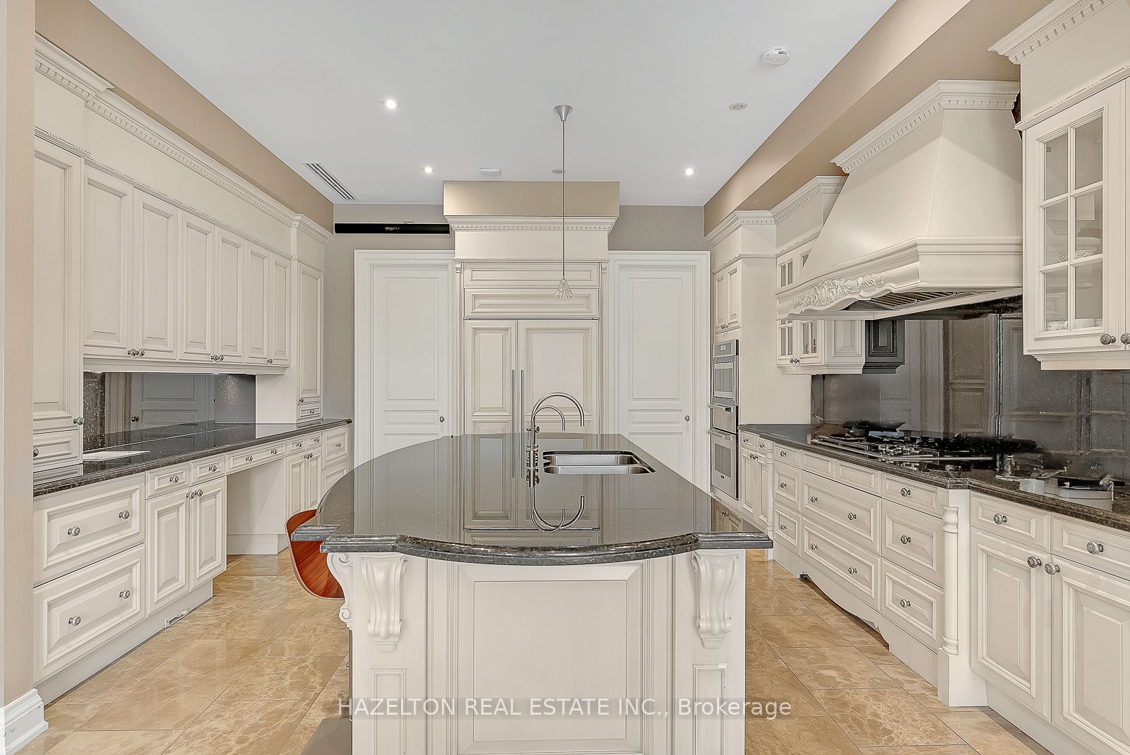 118 Yorkville Ave, #601