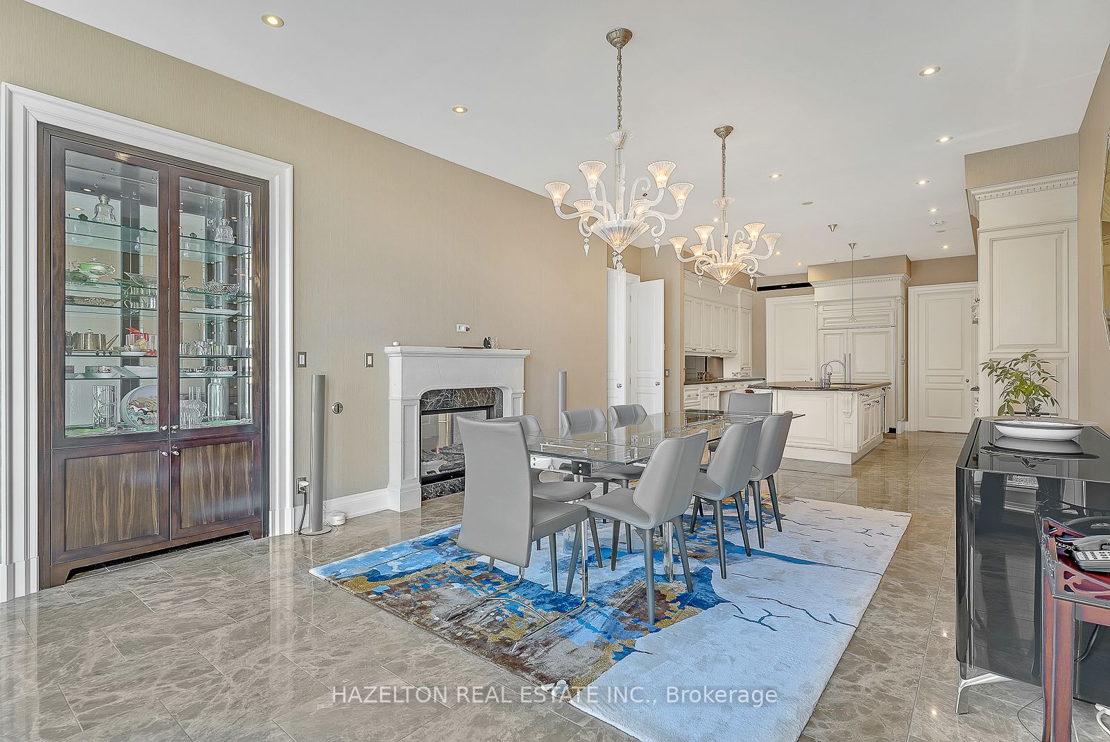118 Yorkville Ave, #601