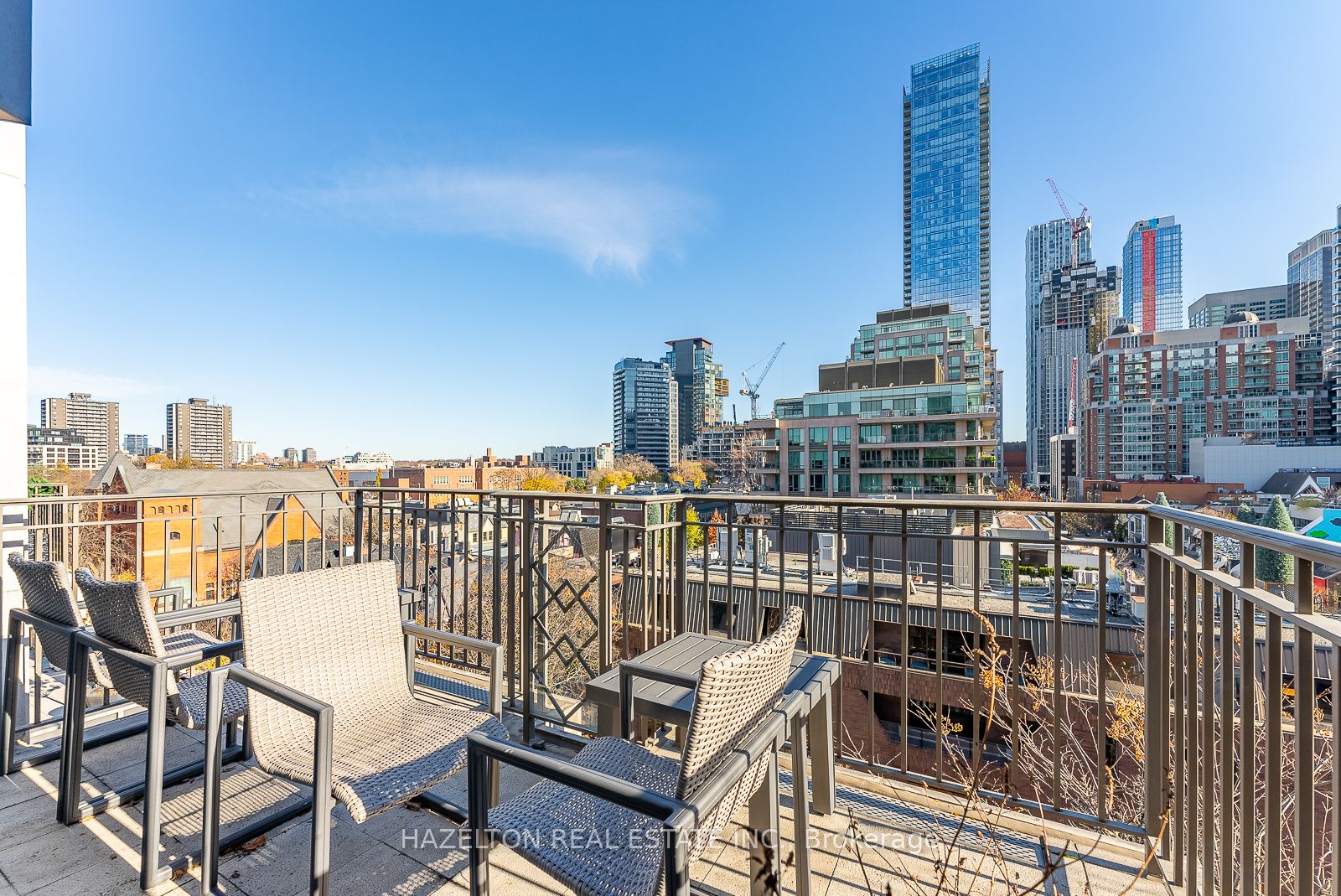 118 Yorkville Ave, #601