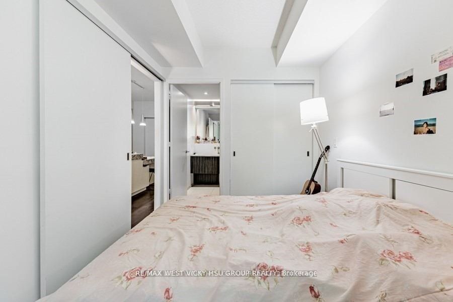 101 Charles St E, #619