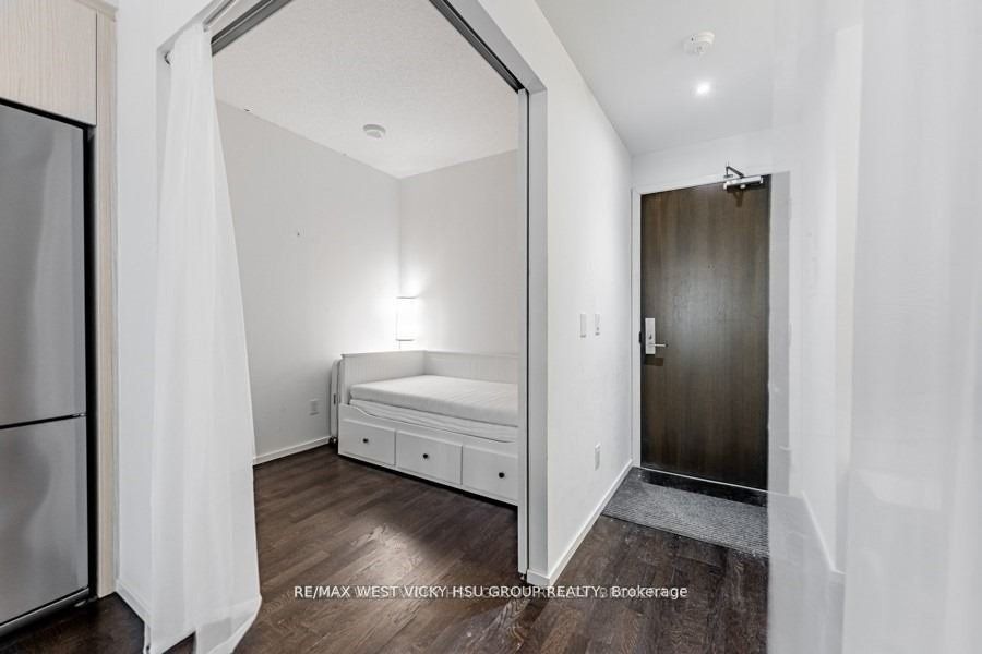 101 Charles St E, #619