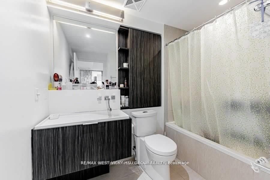 101 Charles St E, #619