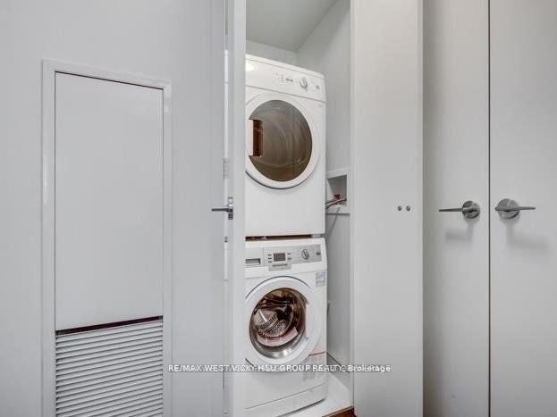 101 Charles St E, #619