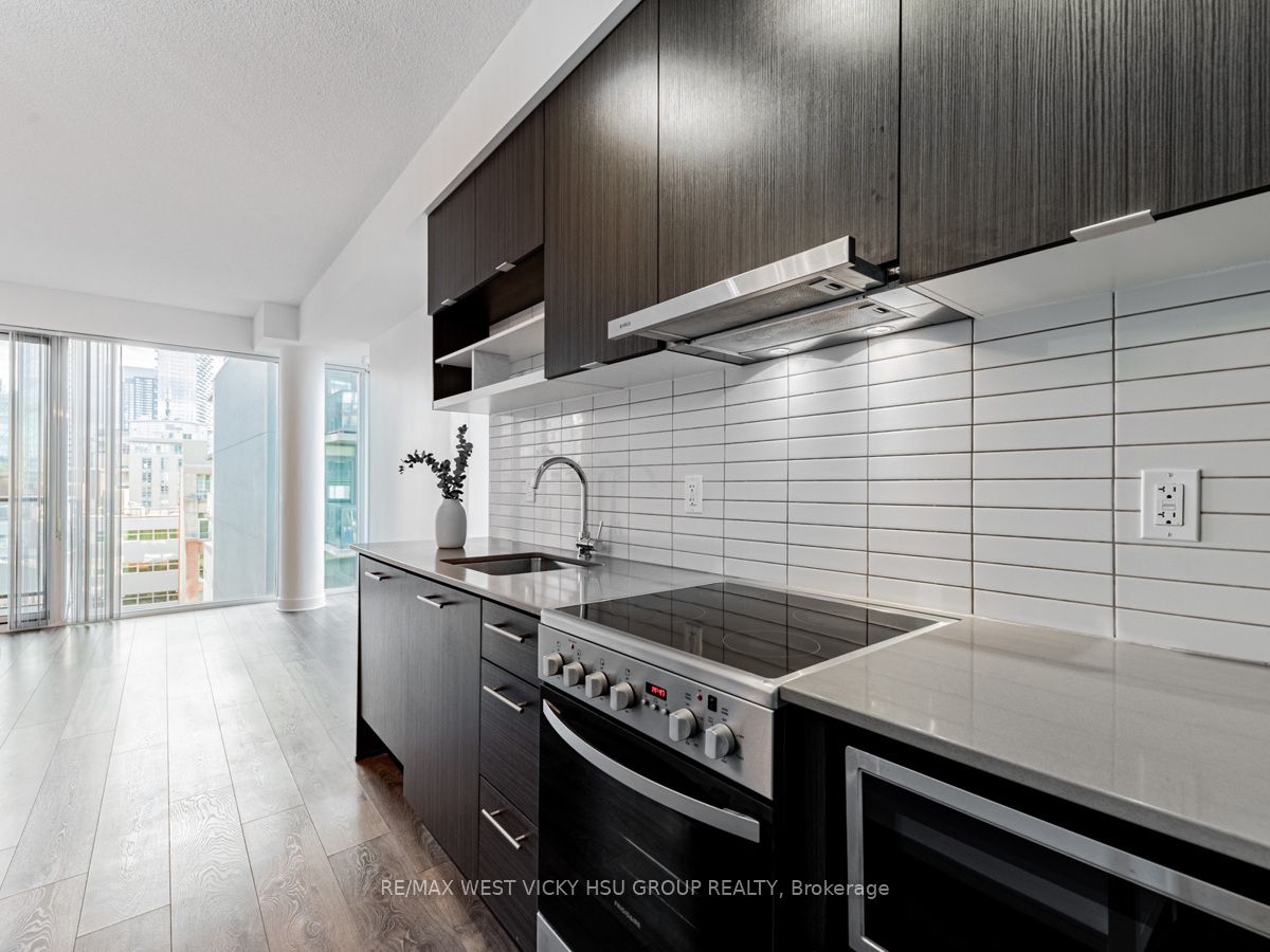 435 Richmond St W, #810