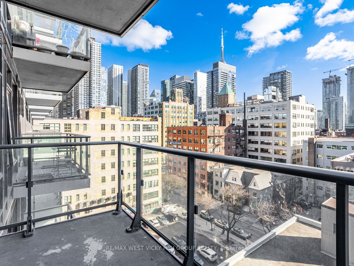 435 Richmond St W, #810
