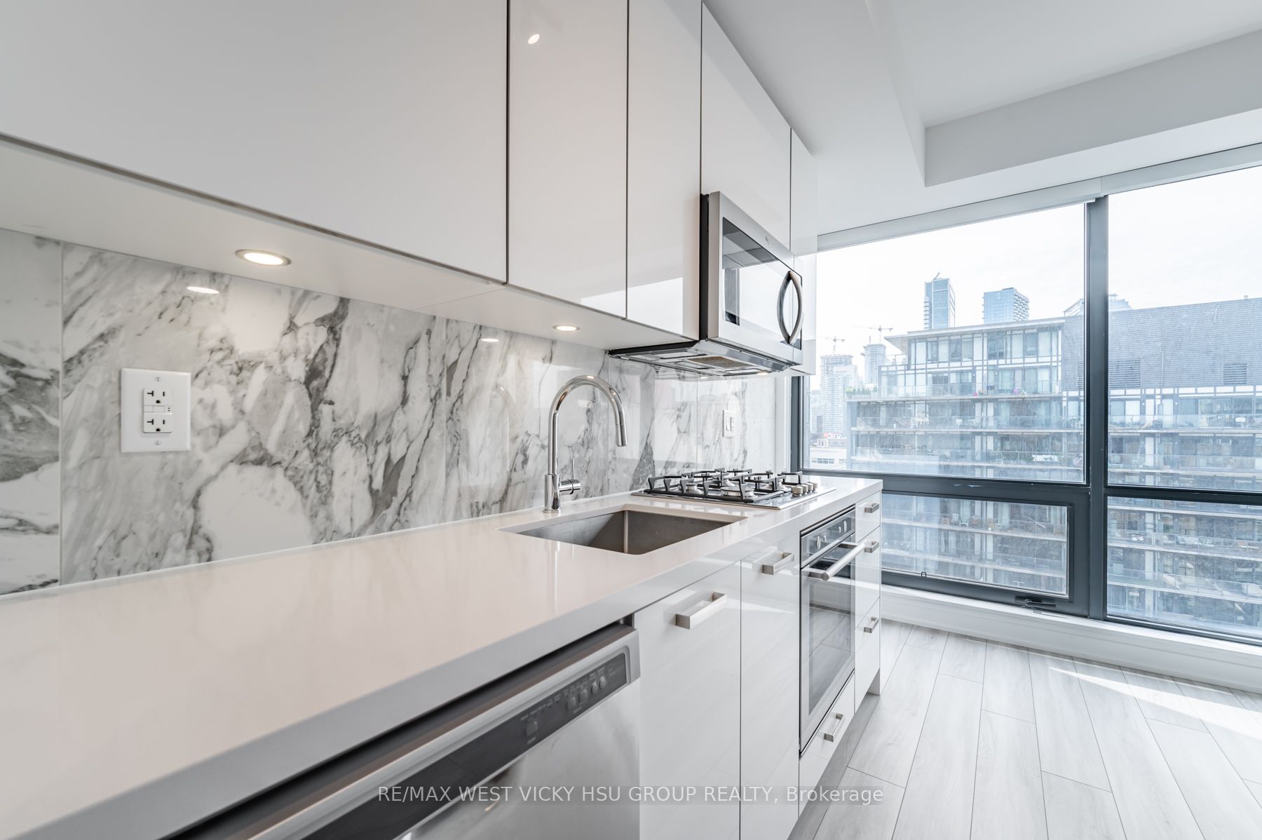 458 Richmond St W, #806