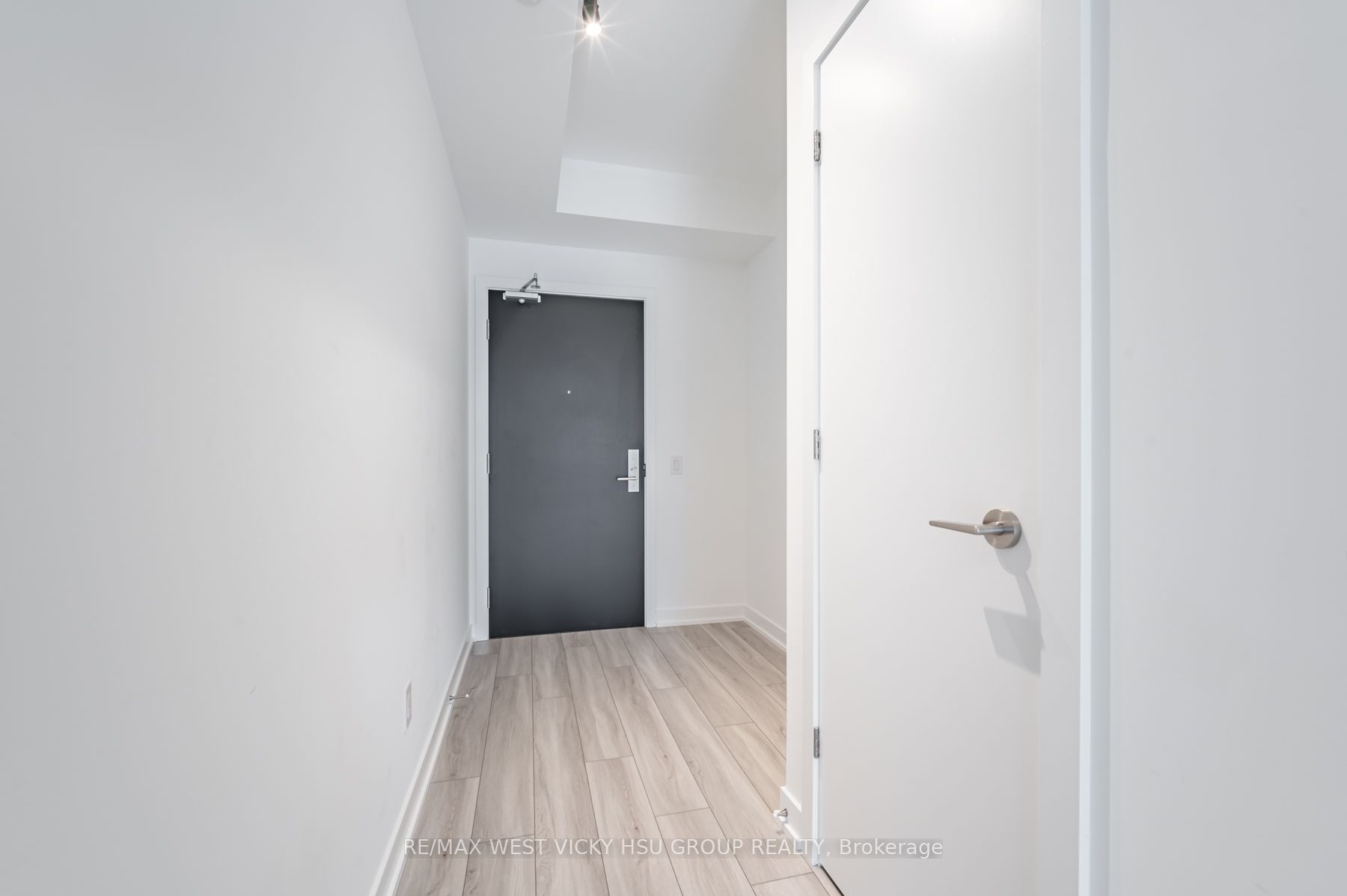 458 Richmond St W, #806