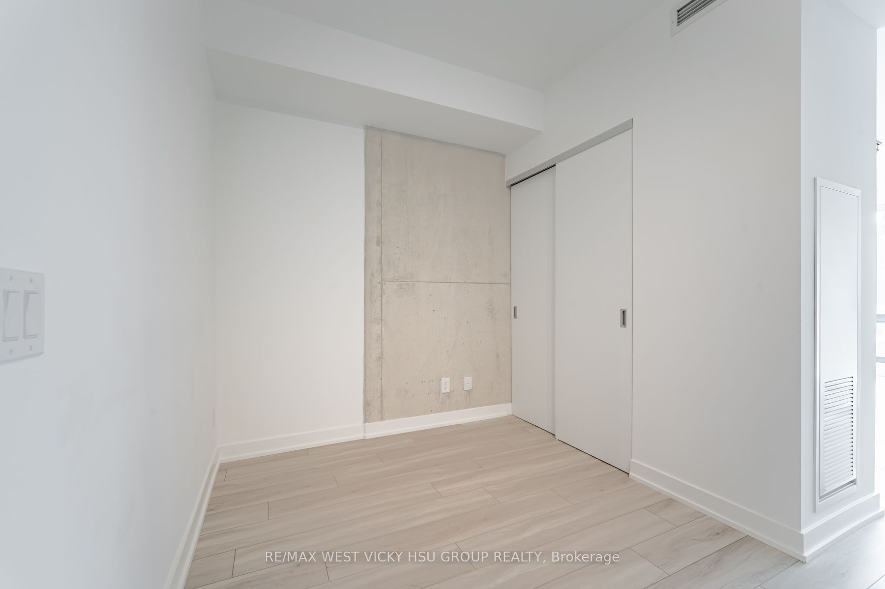 458 Richmond St W, #806