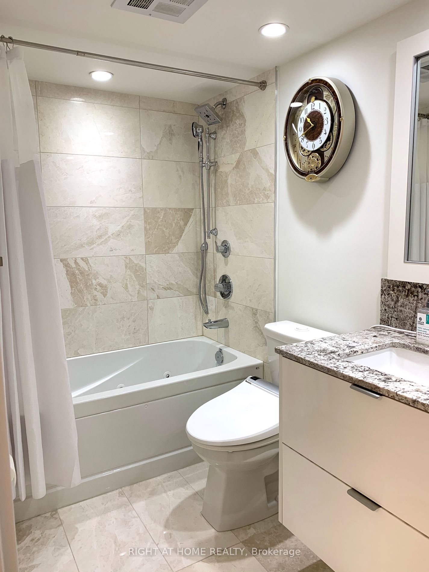 80 Vanauley Street, #110