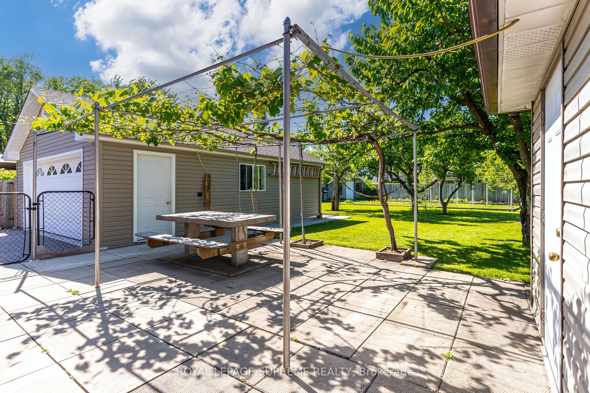 74 Roberta Dr