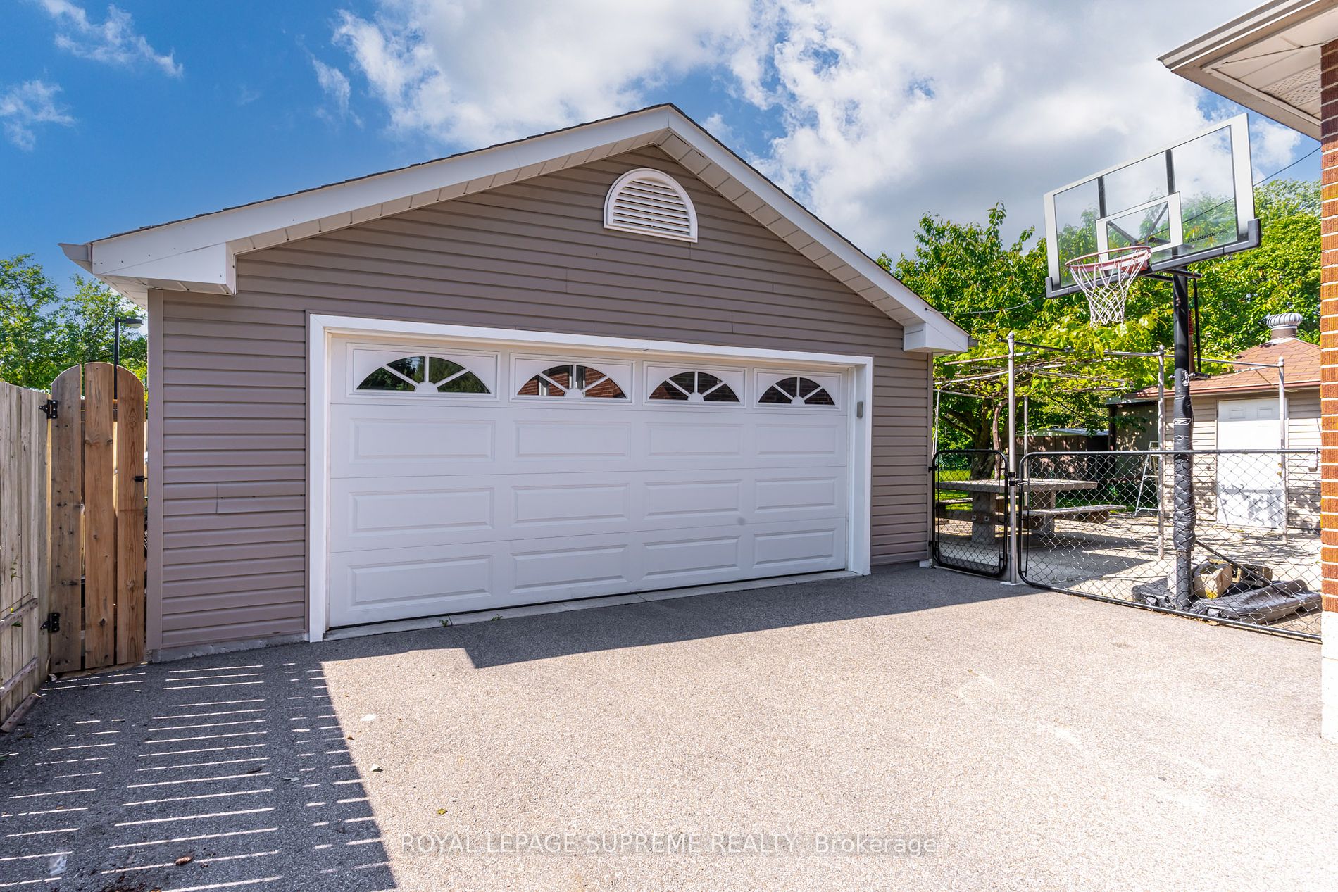 74 Roberta Dr
