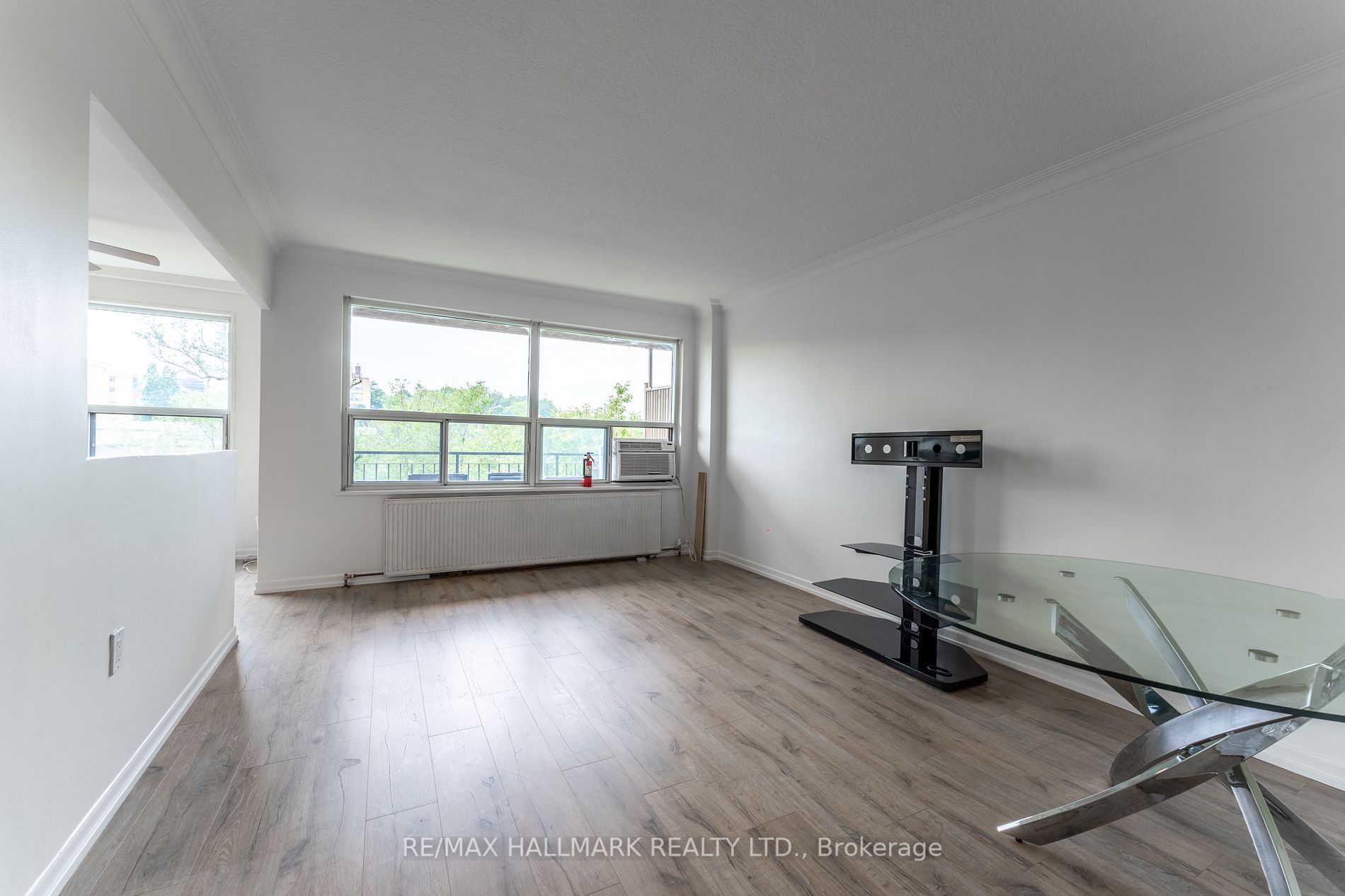 660 Eglinton Ave, #408