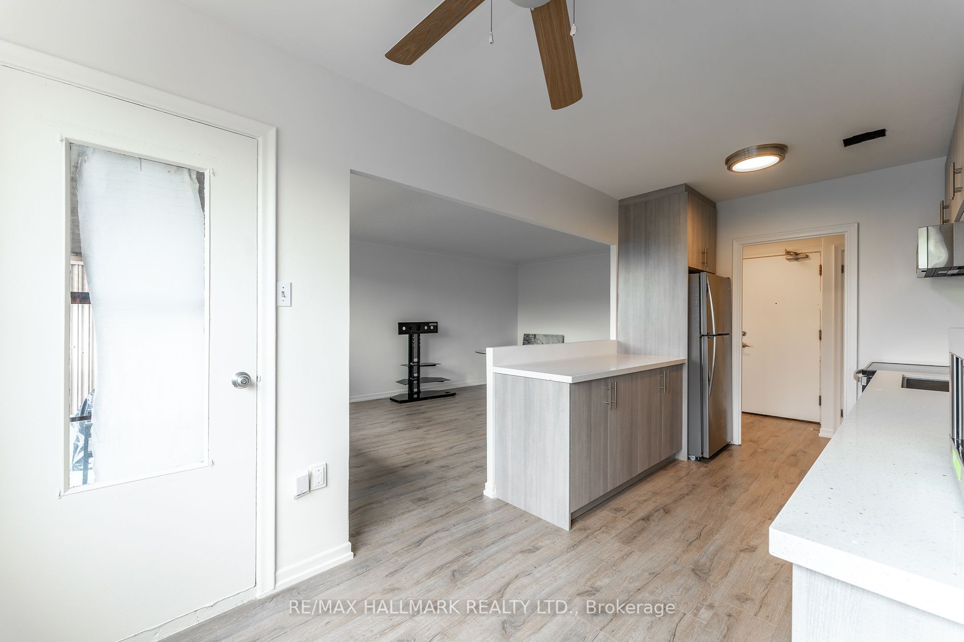 660 Eglinton Ave, #408