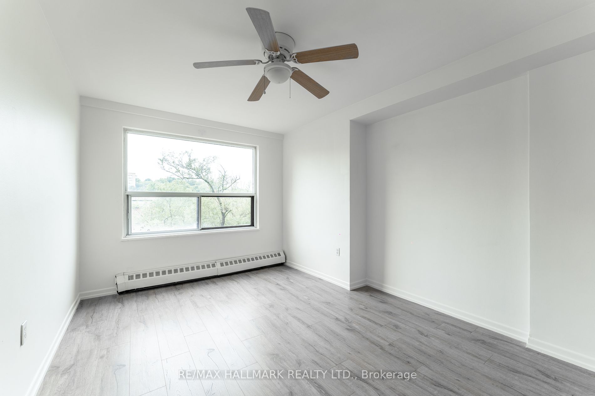 660 Eglinton Ave, #408
