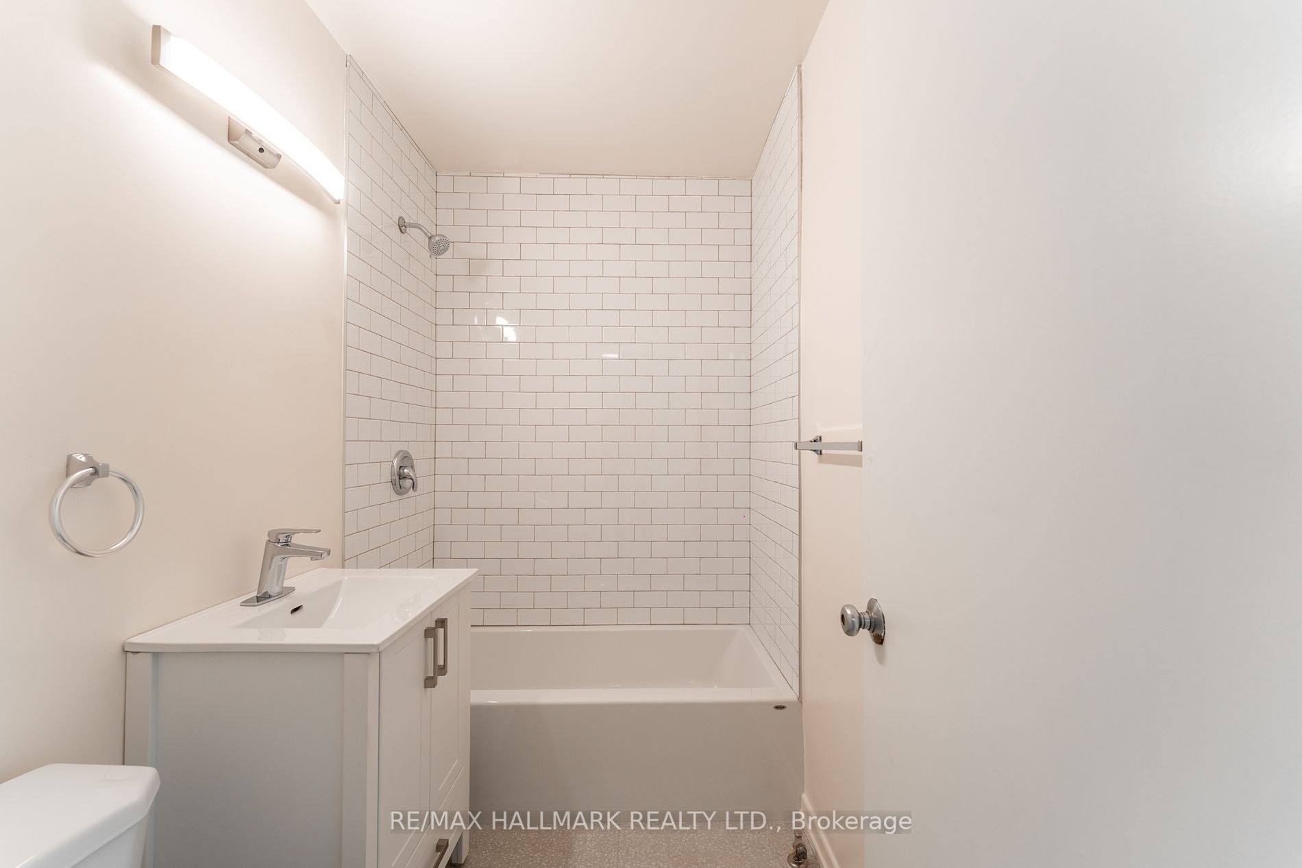 660 Eglinton Ave, #408