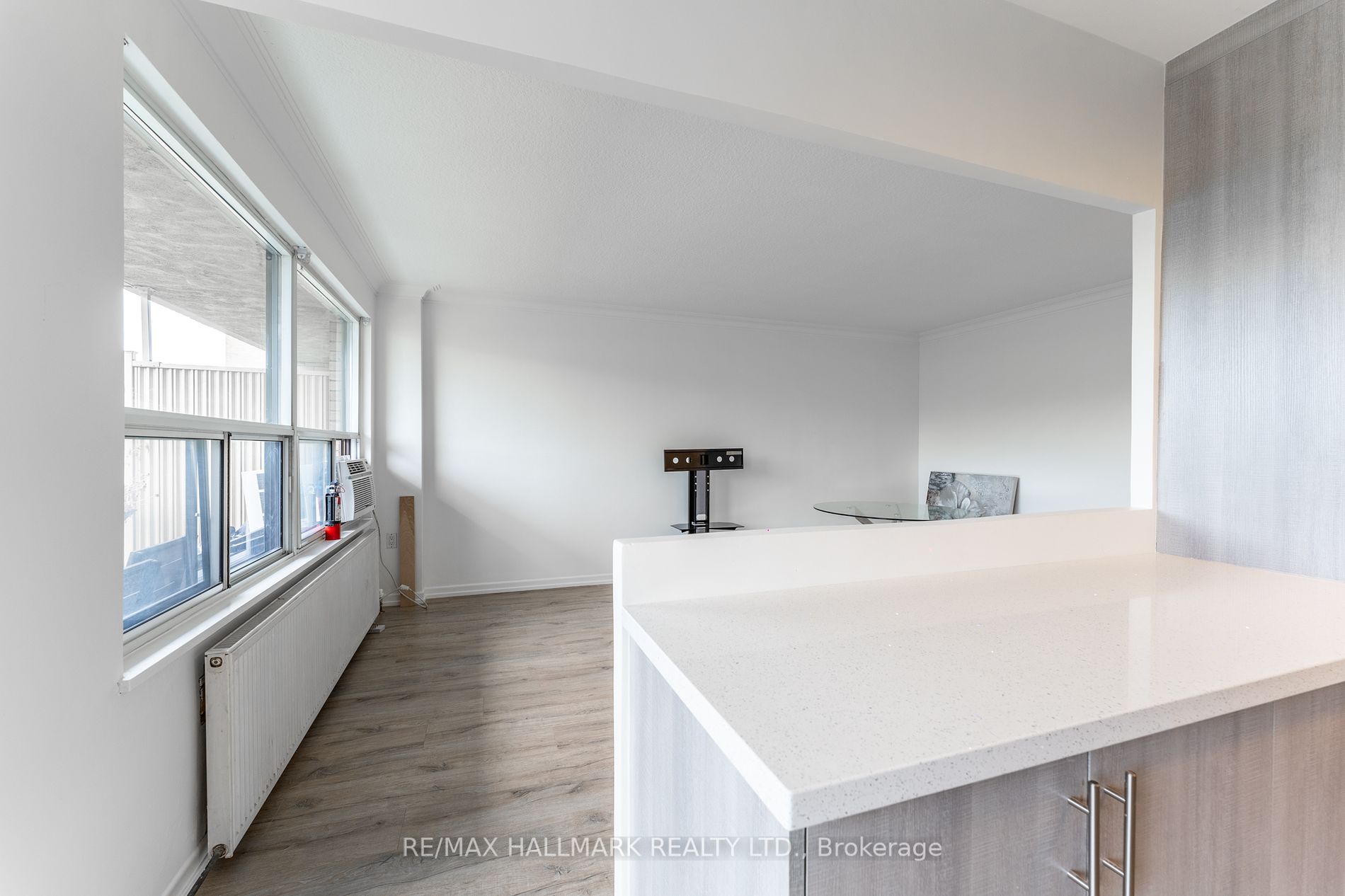 660 Eglinton Ave, #408