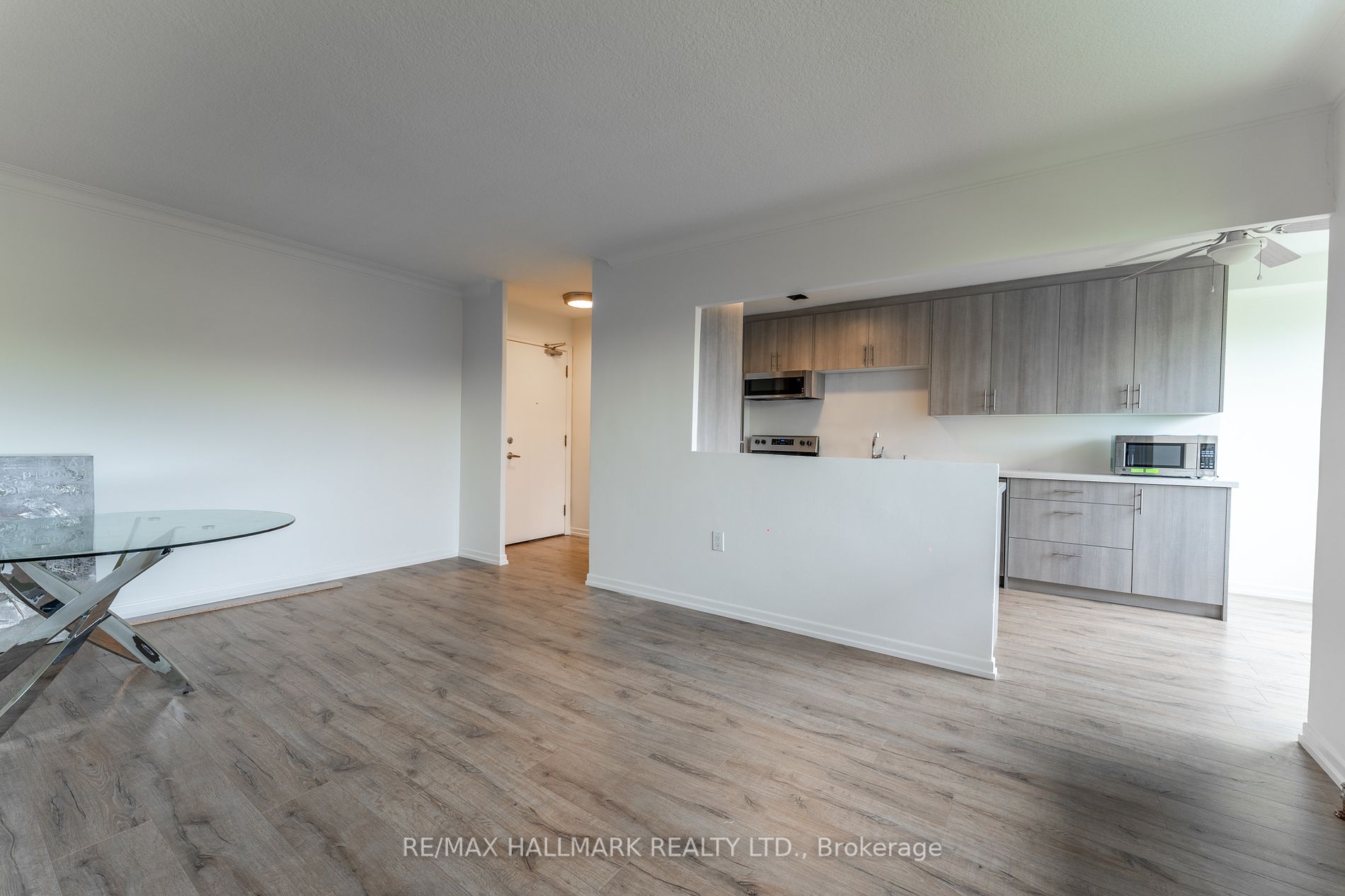 660 Eglinton Ave, #408