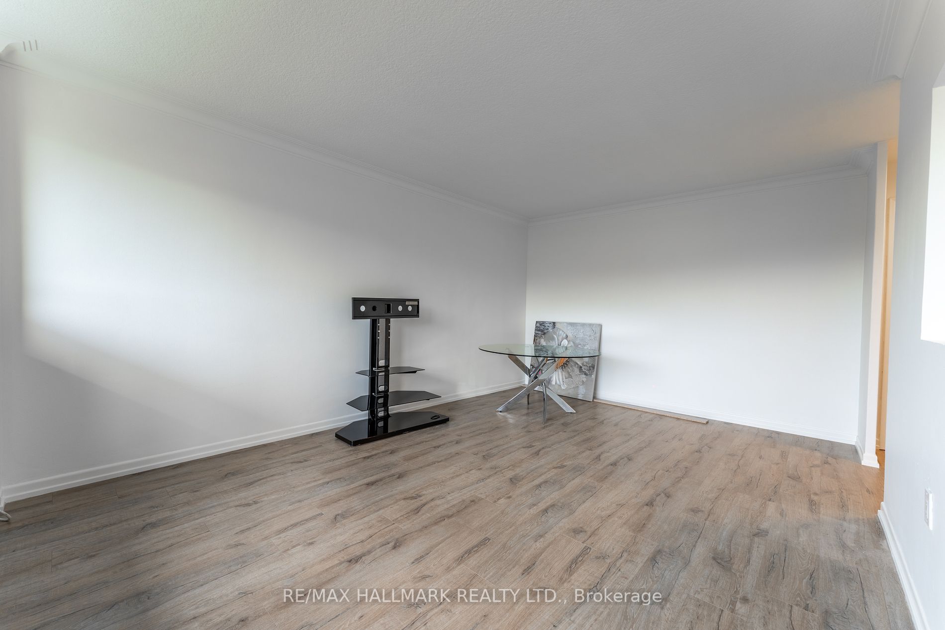 660 Eglinton Ave, #408