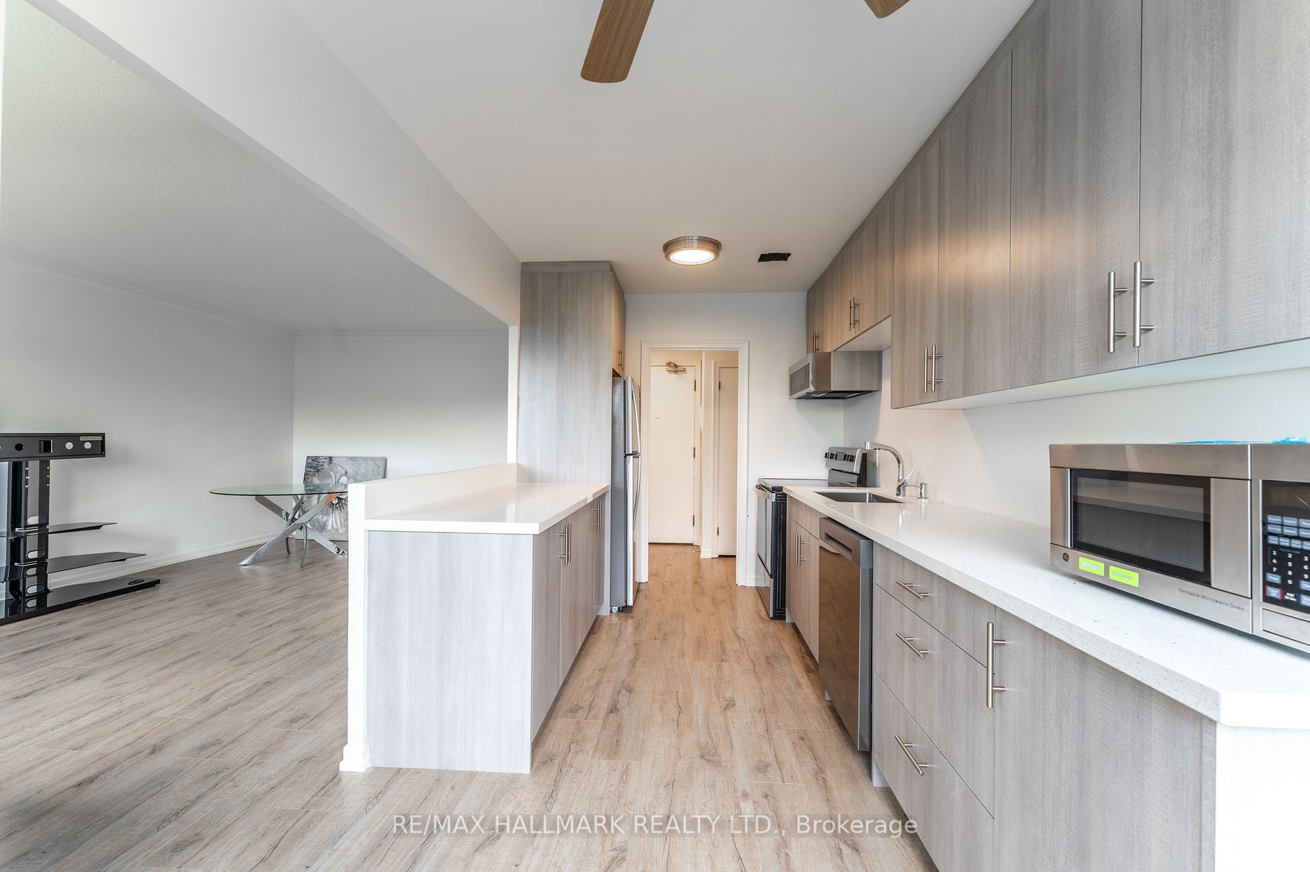 660 Eglinton Ave, #408